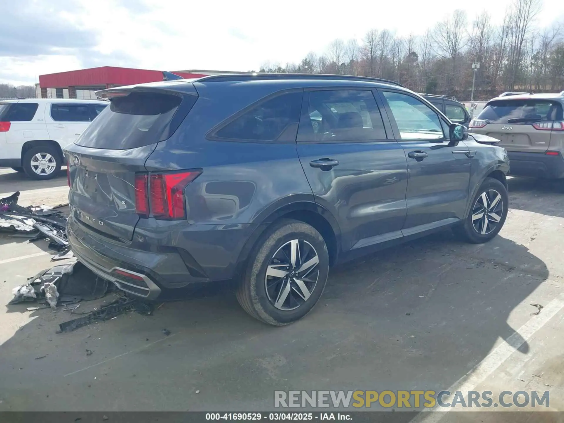 4 Photograph of a damaged car 5XYRL4LC3MG008296 KIA SORENTO 2021
