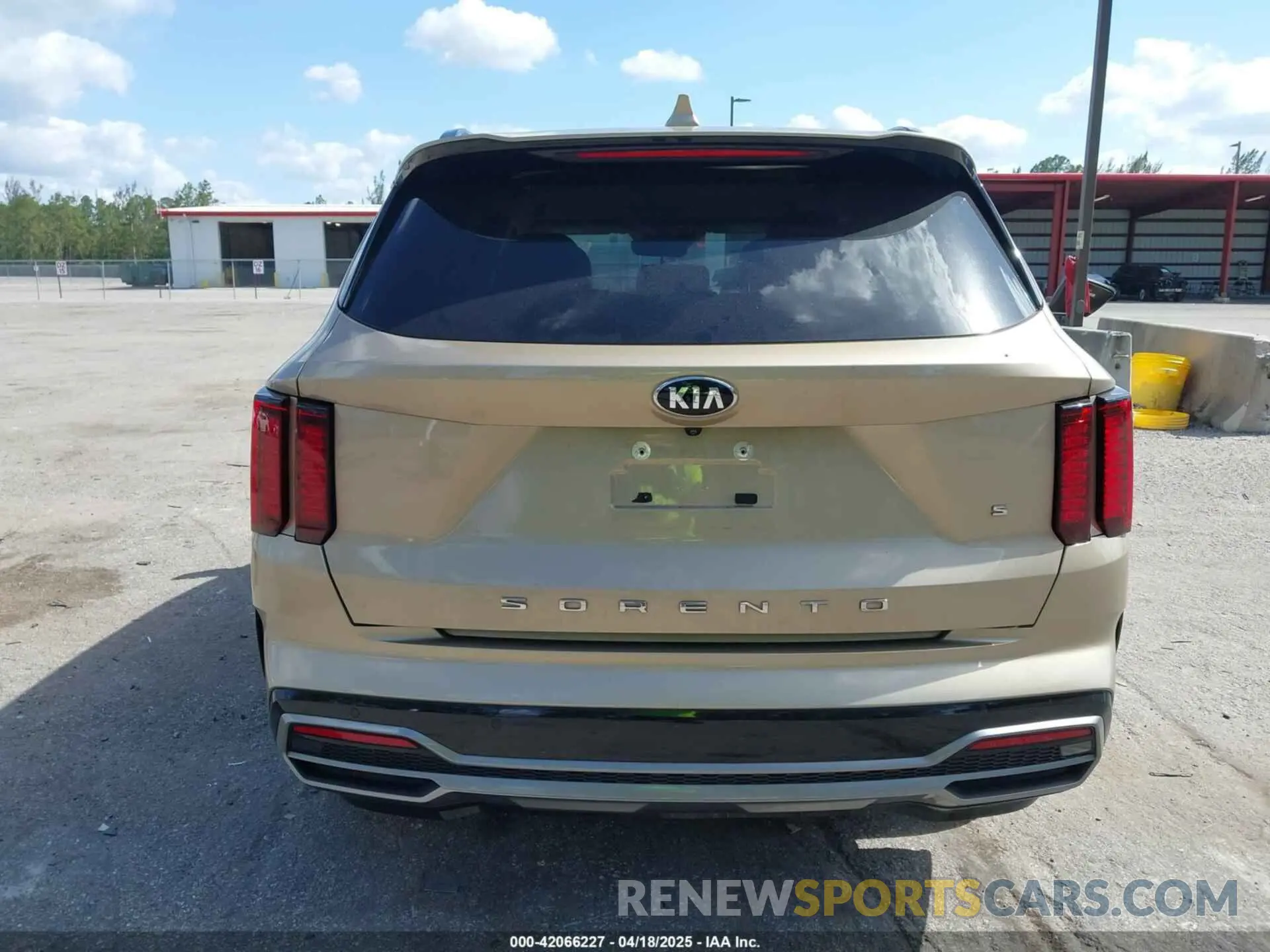 17 Photograph of a damaged car 5XYRL4LC4MG020053 KIA SORENTO 2021