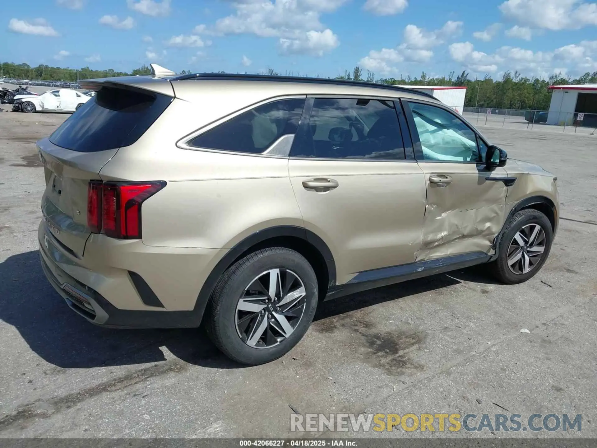 6 Photograph of a damaged car 5XYRL4LC4MG020053 KIA SORENTO 2021