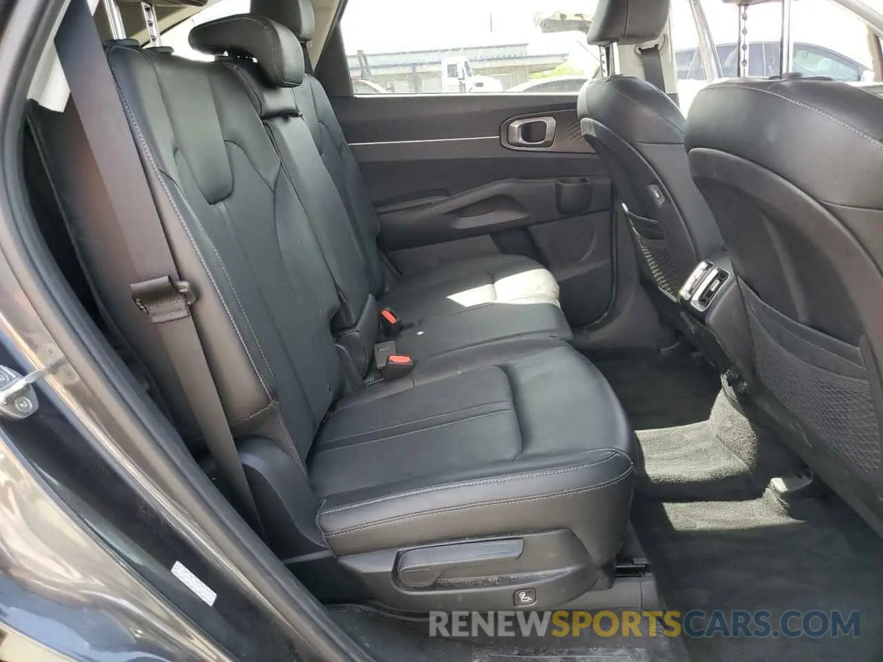 11 Photograph of a damaged car 5XYRL4LC6MG061817 KIA SORENTO 2021