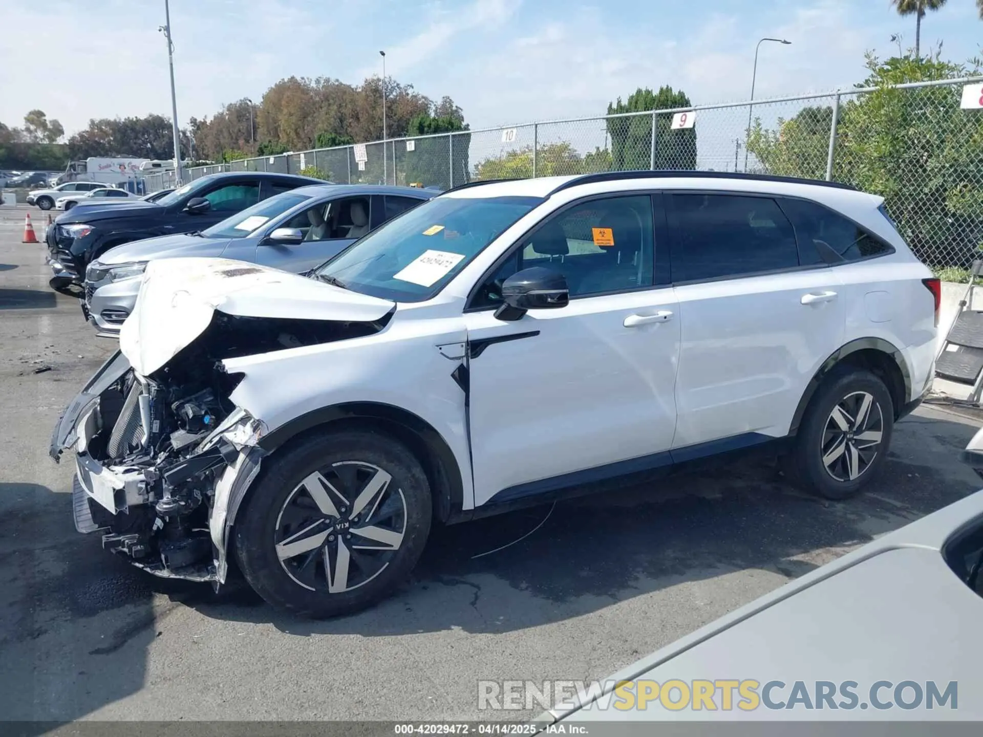 14 Photograph of a damaged car 5XYRL4LC8MG035364 KIA SORENTO 2021