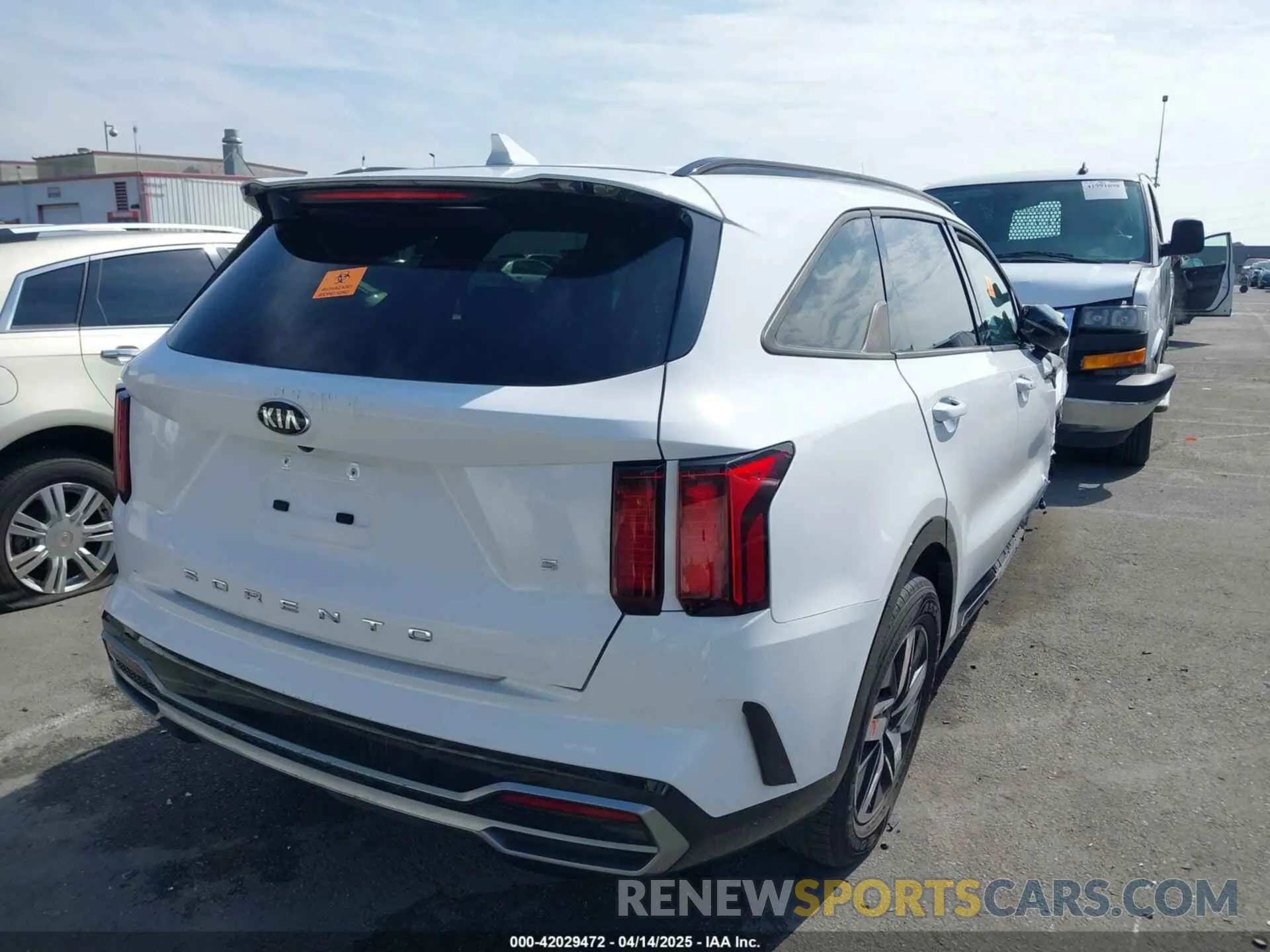 4 Photograph of a damaged car 5XYRL4LC8MG035364 KIA SORENTO 2021