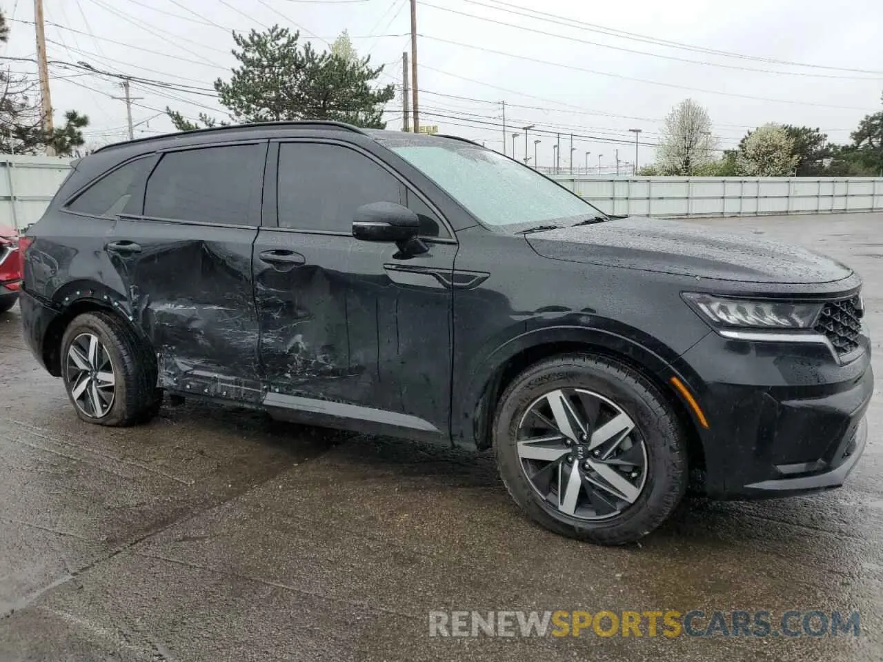 4 Photograph of a damaged car 5XYRL4LC9MG069149 KIA SORENTO 2021