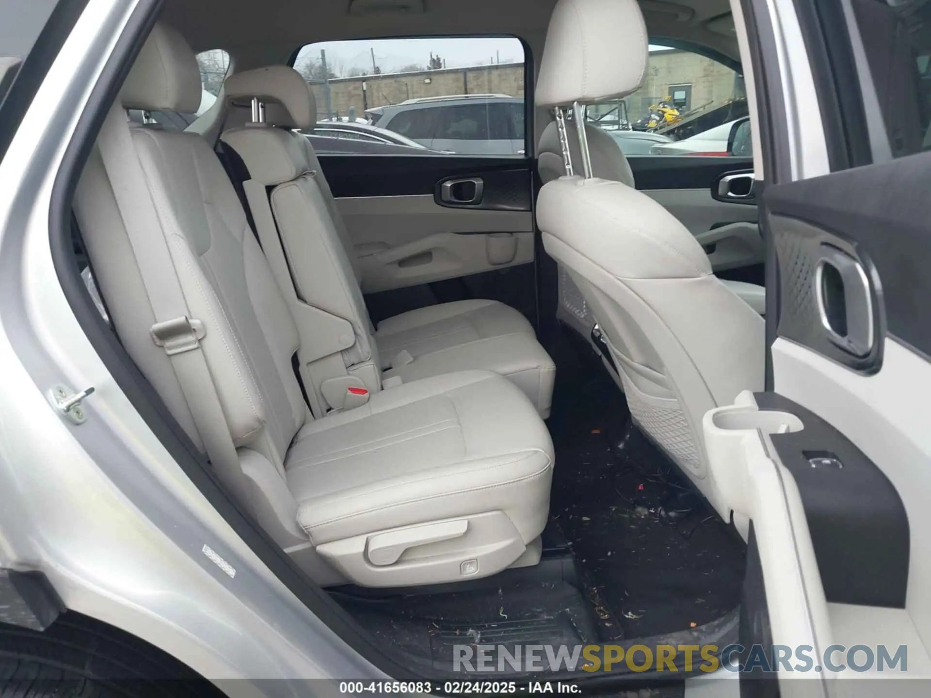 8 Photograph of a damaged car 5XYRLDLC4MG064716 KIA SORENTO 2021