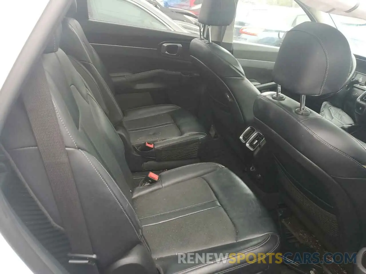 11 Photograph of a damaged car KNDRH4LG2M5019805 KIA SORENTO 2021