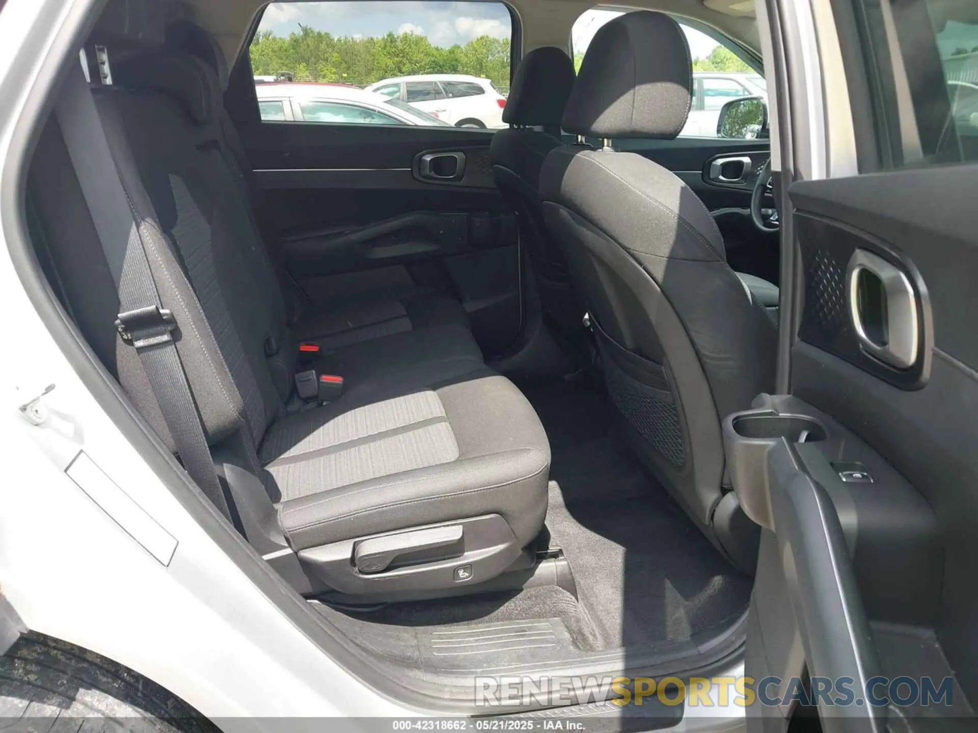 8 Фотография поврежденного автомобиля 5XYRG4LC0NG105980 KIA SORENTO 2022