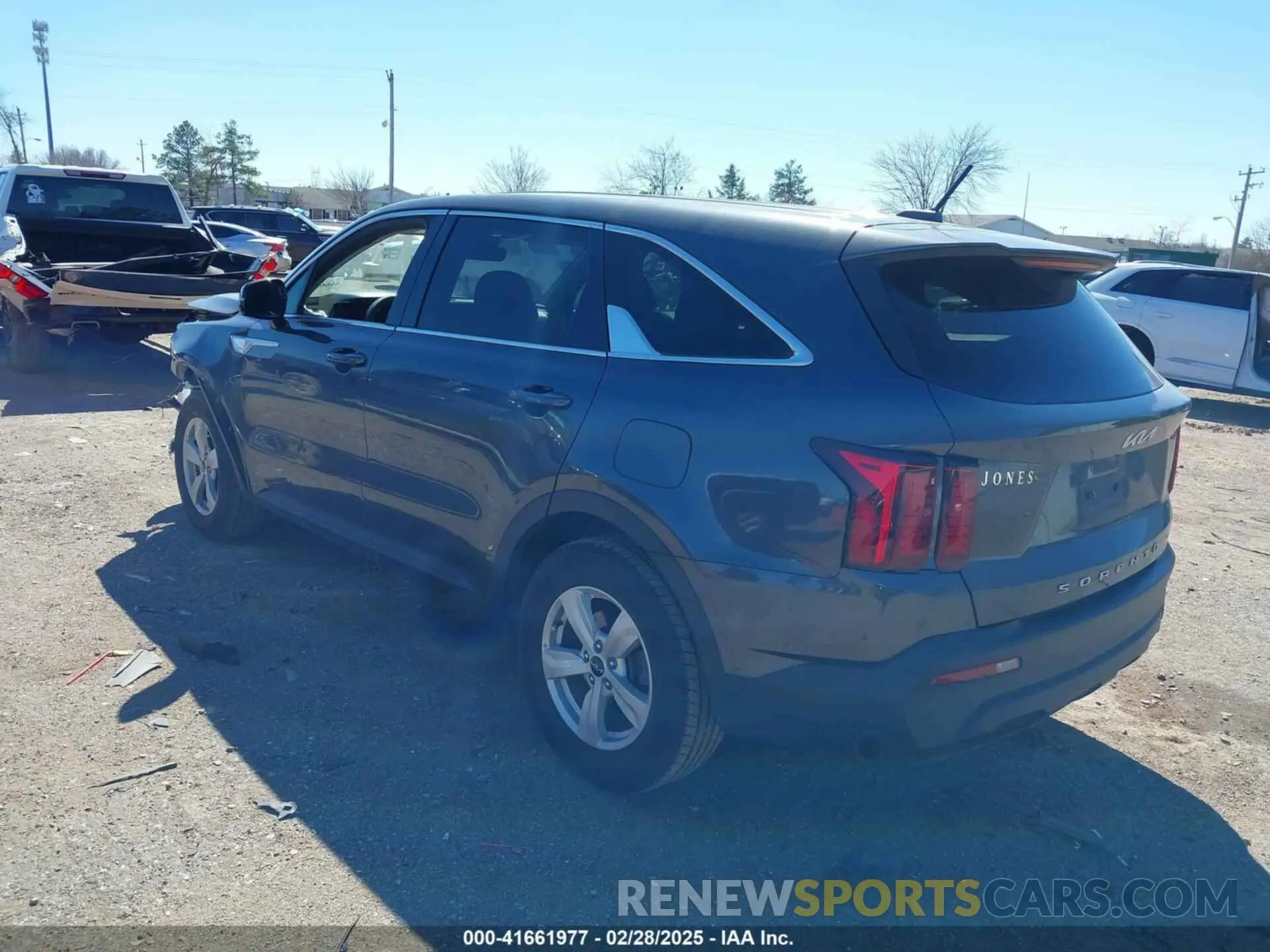 3 Photograph of a damaged car 5XYRG4LC1NG102859 KIA SORENTO 2022