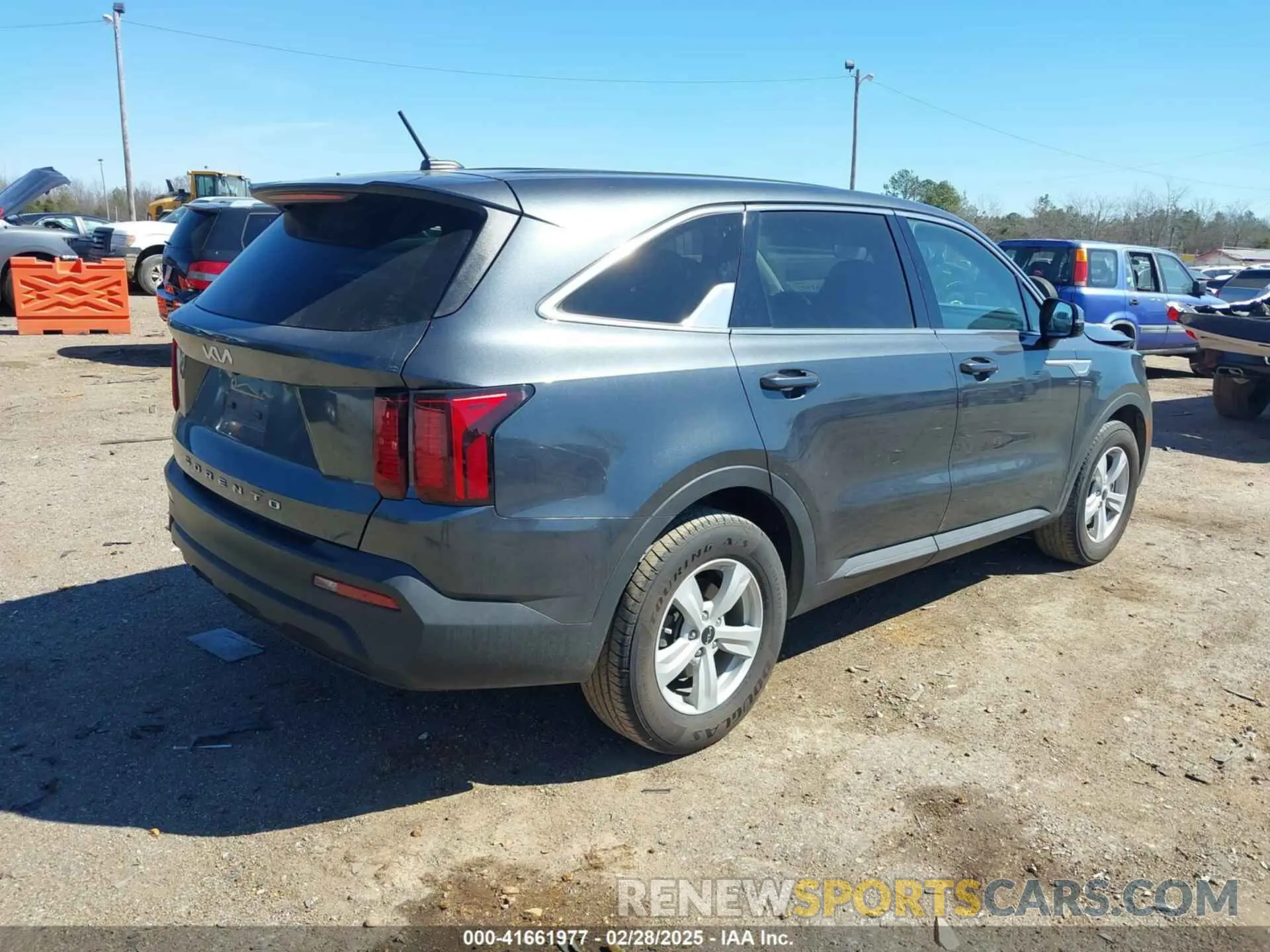4 Photograph of a damaged car 5XYRG4LC1NG102859 KIA SORENTO 2022