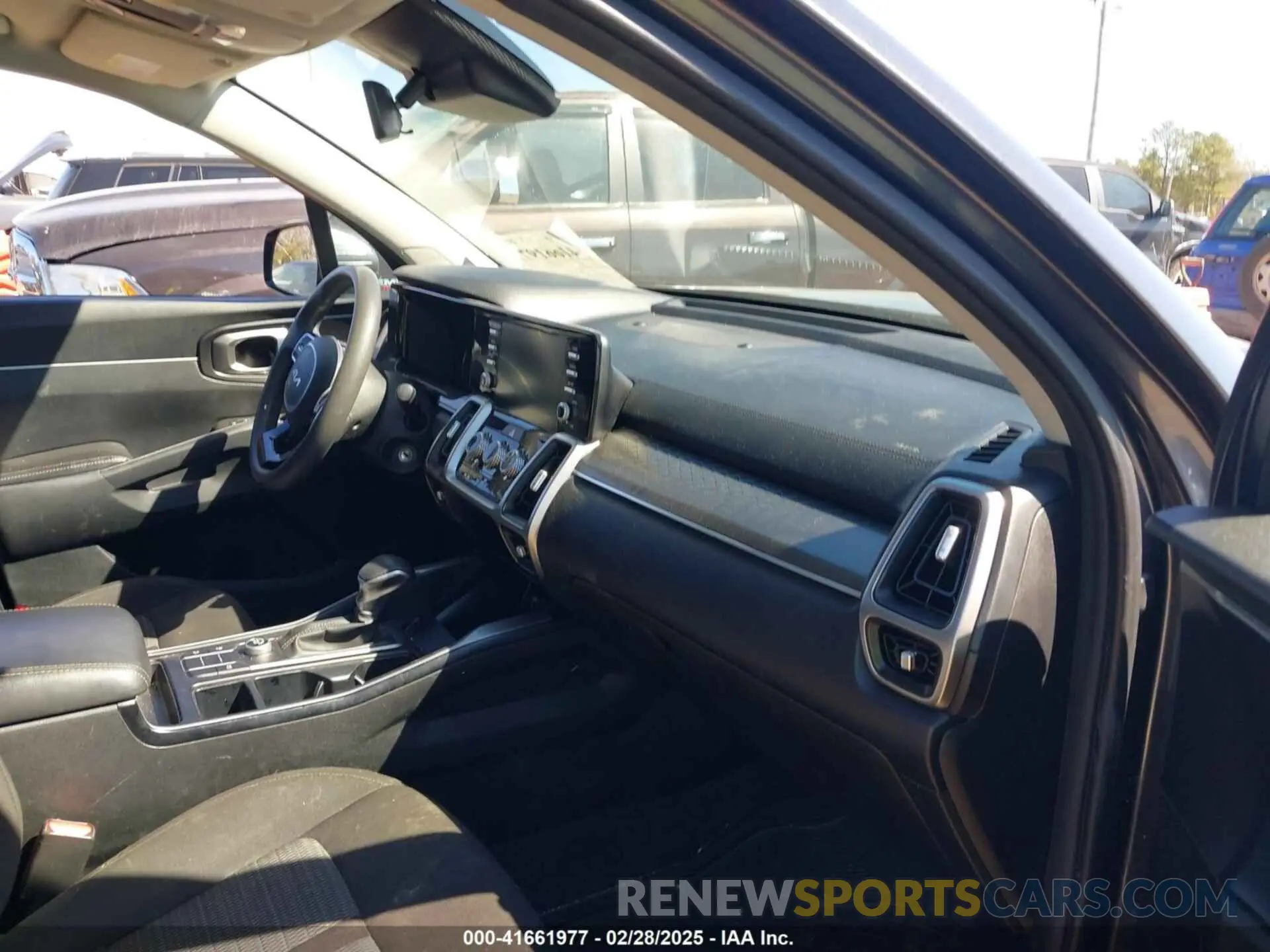 5 Photograph of a damaged car 5XYRG4LC1NG102859 KIA SORENTO 2022