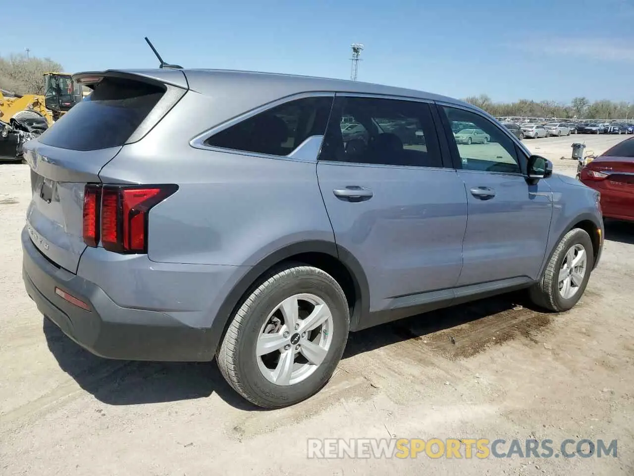 3 Photograph of a damaged car 5XYRG4LC2NG076613 KIA SORENTO 2022