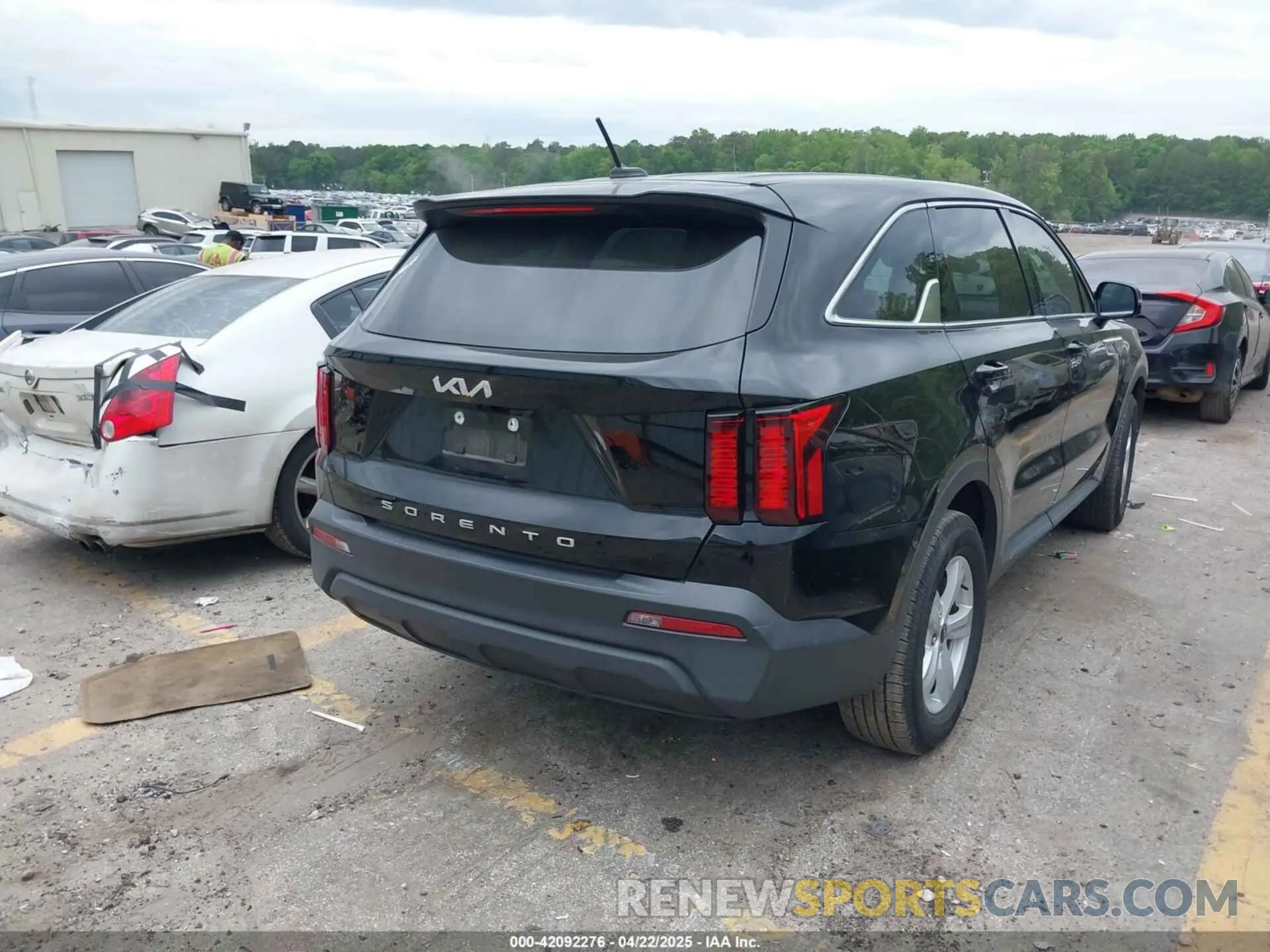 4 Photograph of a damaged car 5XYRG4LC3NG152579 KIA SORENTO 2022