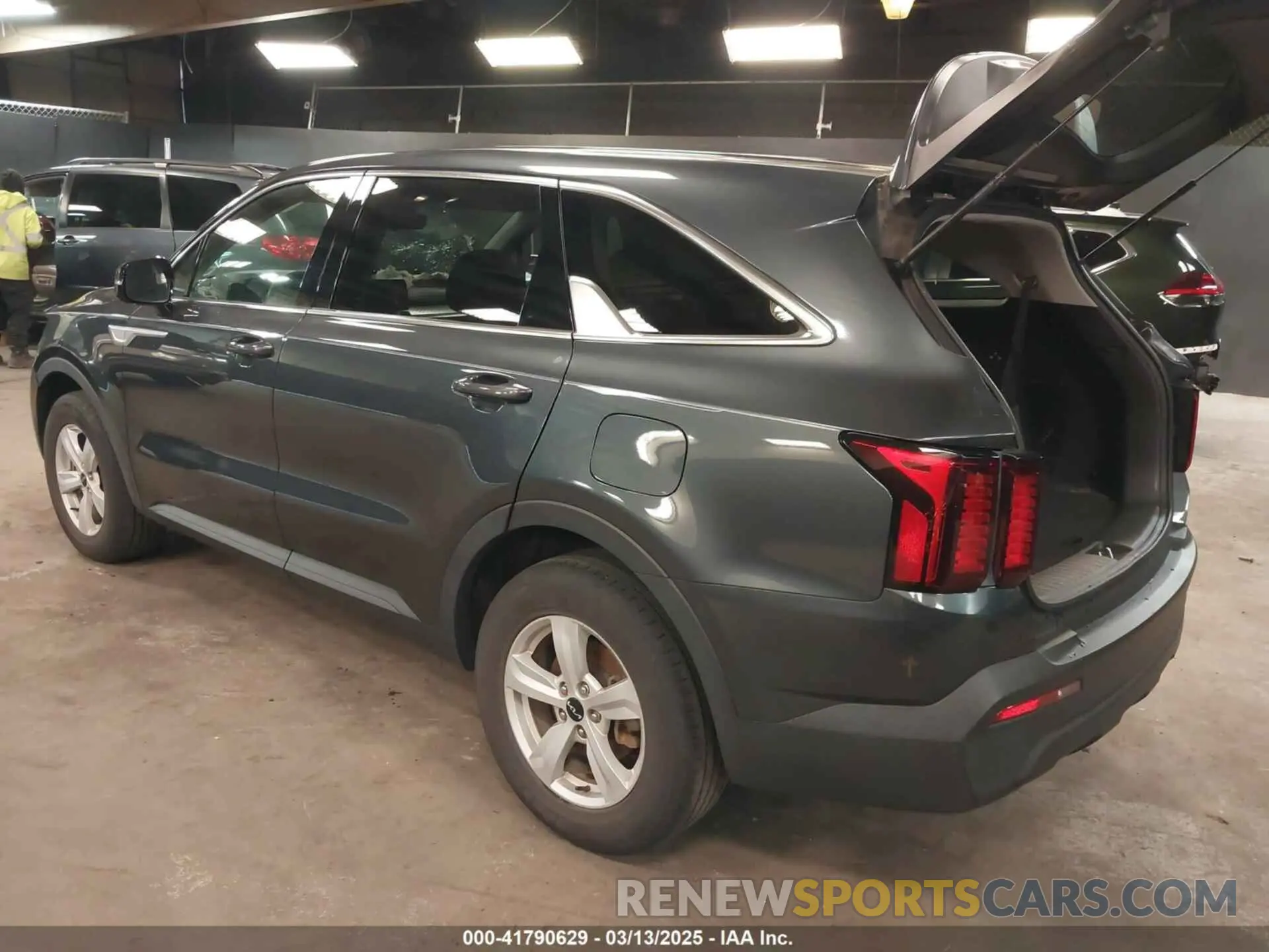 3 Photograph of a damaged car 5XYRG4LC5NG125979 KIA SORENTO 2022