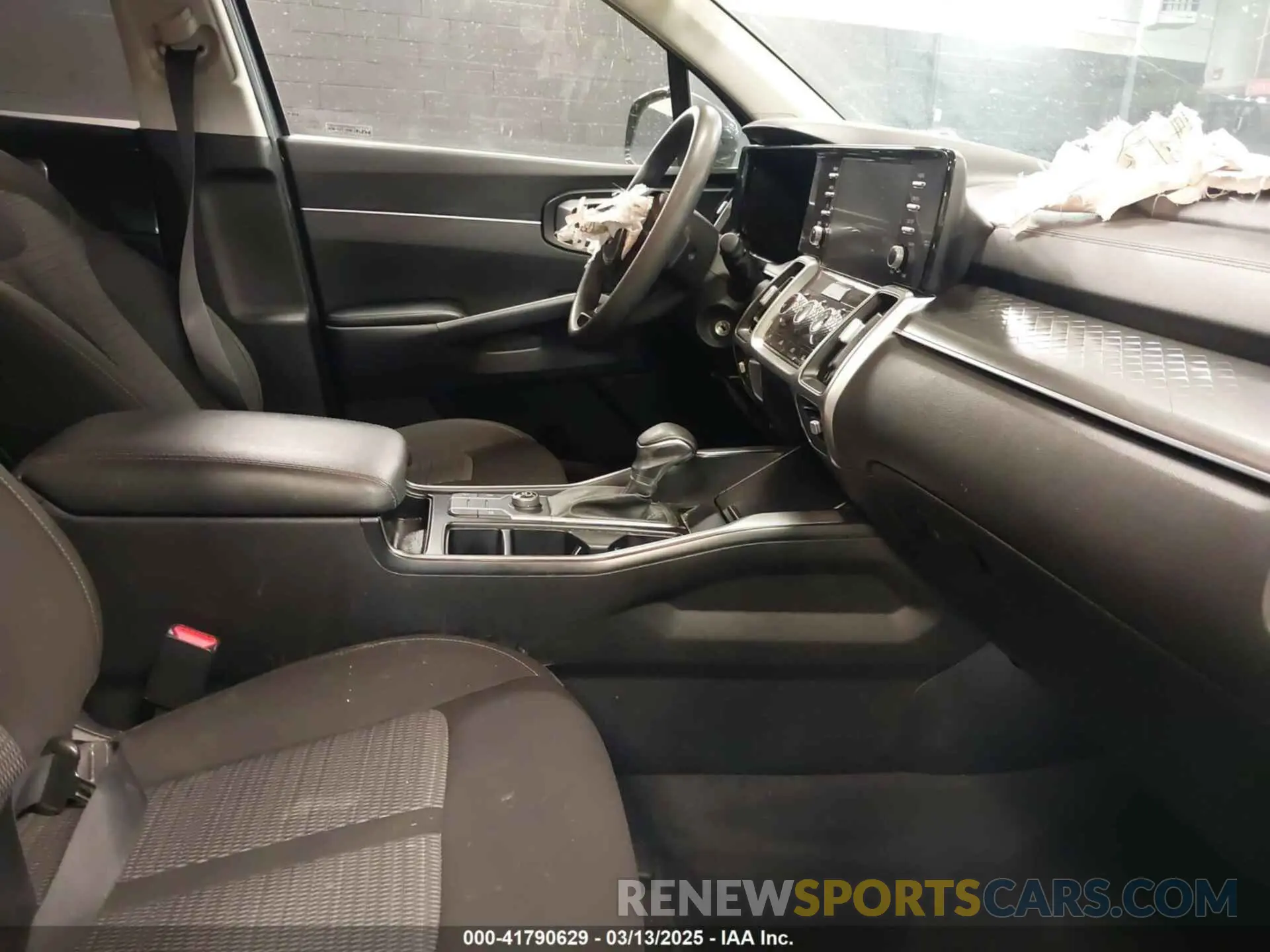 5 Photograph of a damaged car 5XYRG4LC5NG125979 KIA SORENTO 2022