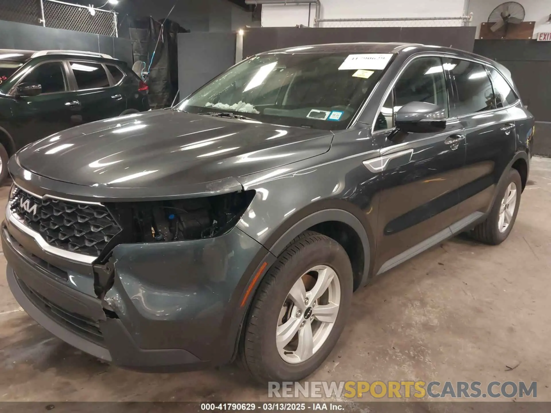 6 Photograph of a damaged car 5XYRG4LC5NG125979 KIA SORENTO 2022