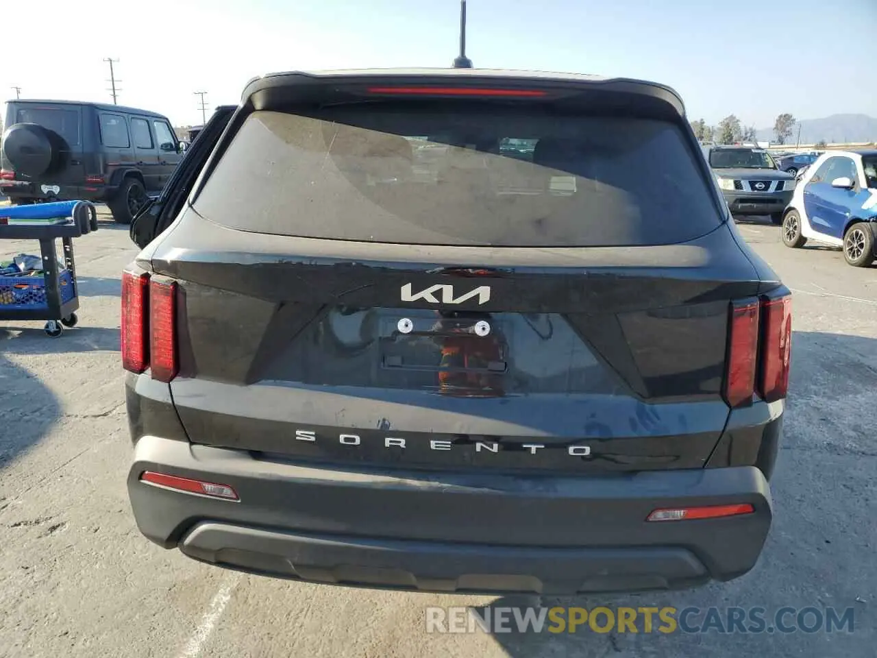 6 Photograph of a damaged car 5XYRG4LC7NG138989 KIA SORENTO 2022