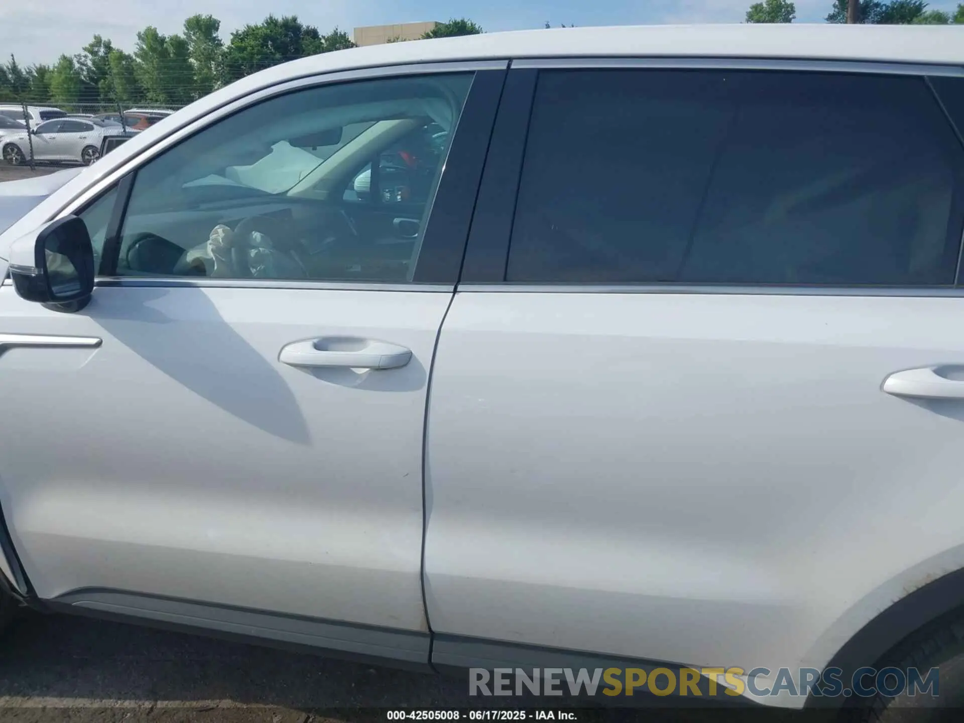 15 Photograph of a damaged car 5XYRG4LC8NG128049 KIA SORENTO 2022