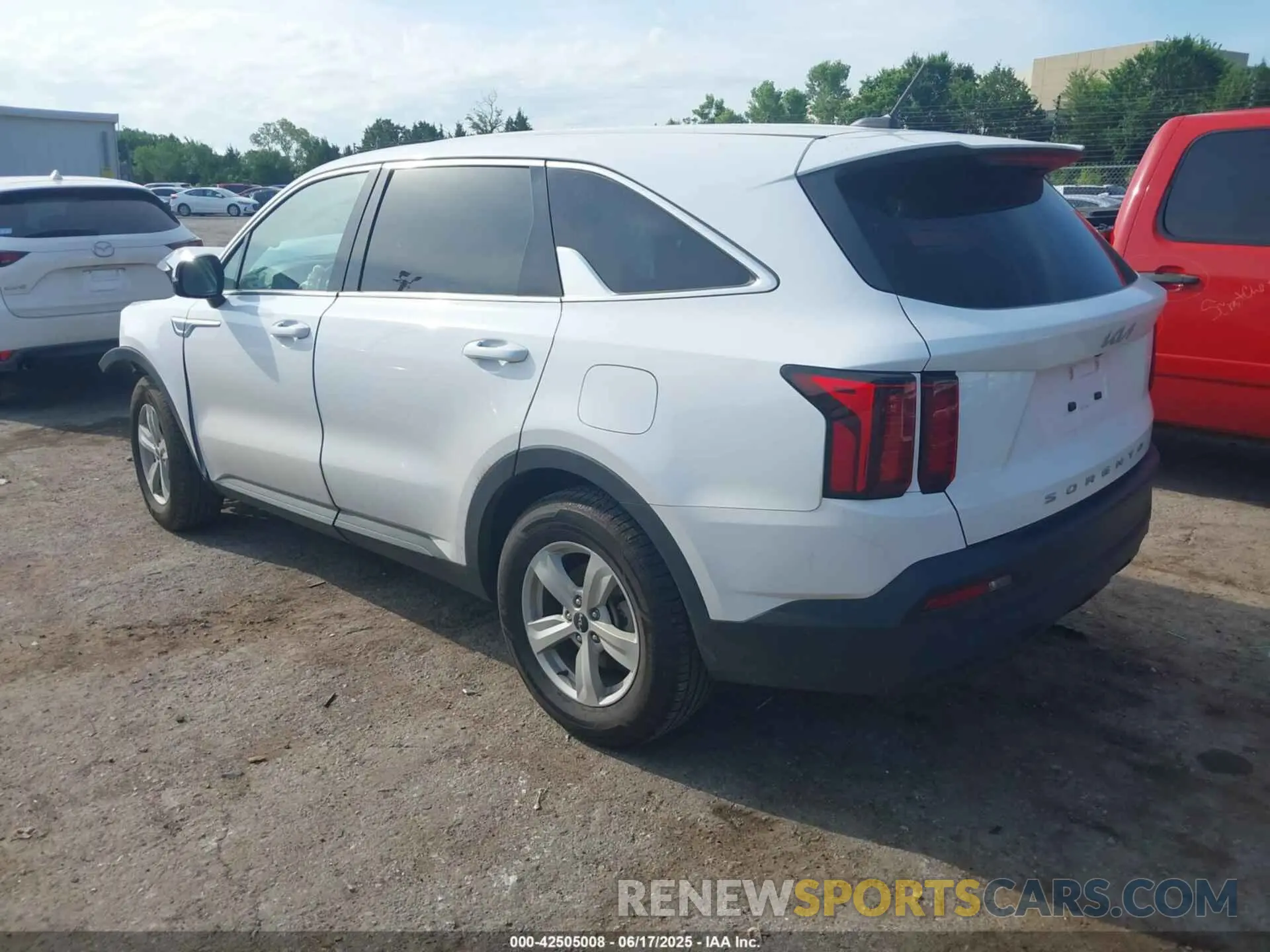3 Photograph of a damaged car 5XYRG4LC8NG128049 KIA SORENTO 2022