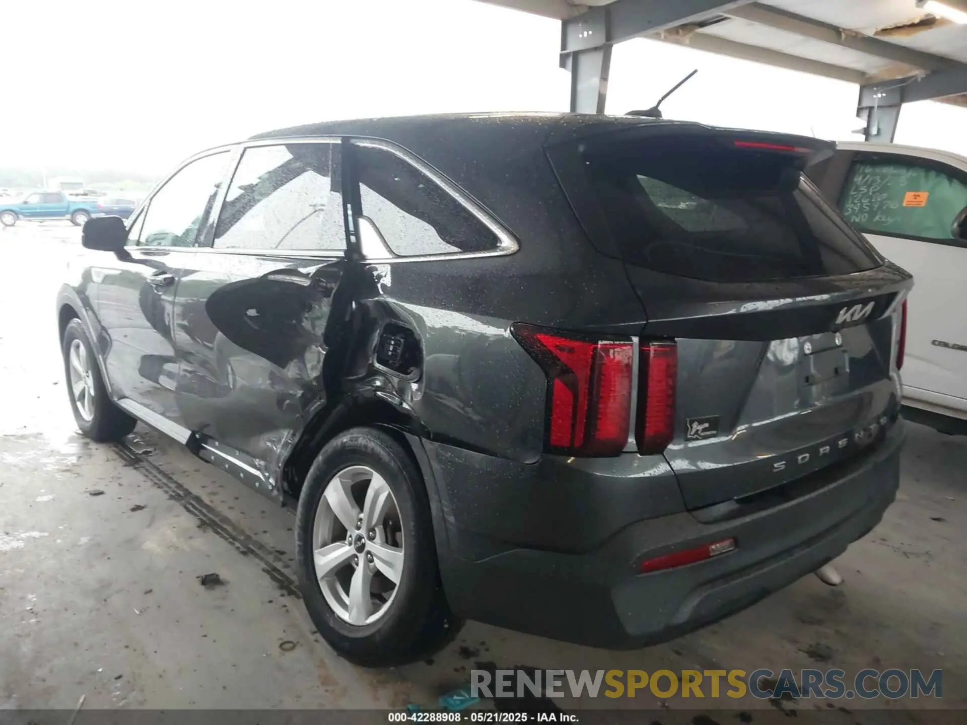 3 Photograph of a damaged car 5XYRG4LC9NG076804 KIA SORENTO 2022