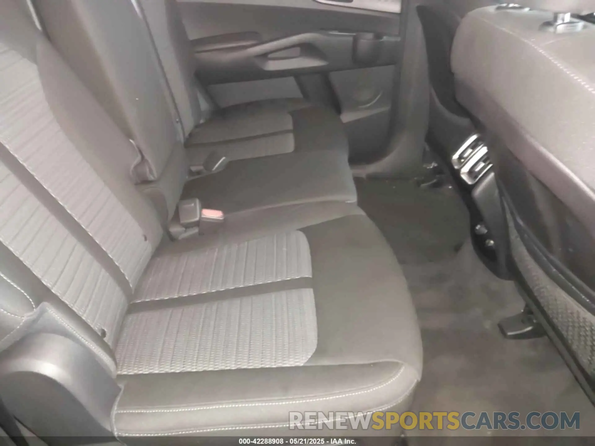 8 Photograph of a damaged car 5XYRG4LC9NG076804 KIA SORENTO 2022