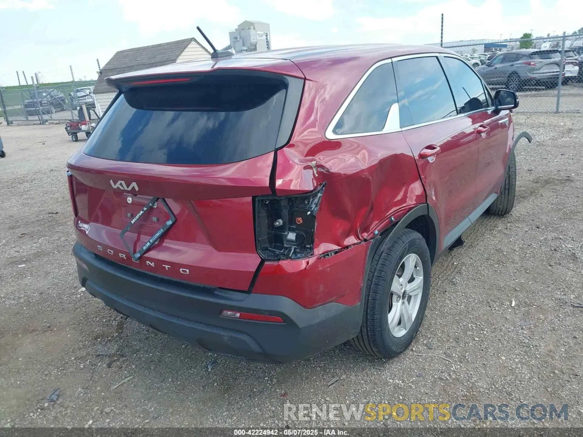 4 Photograph of a damaged car 5XYRG4LC9NG109915 KIA SORENTO 2022