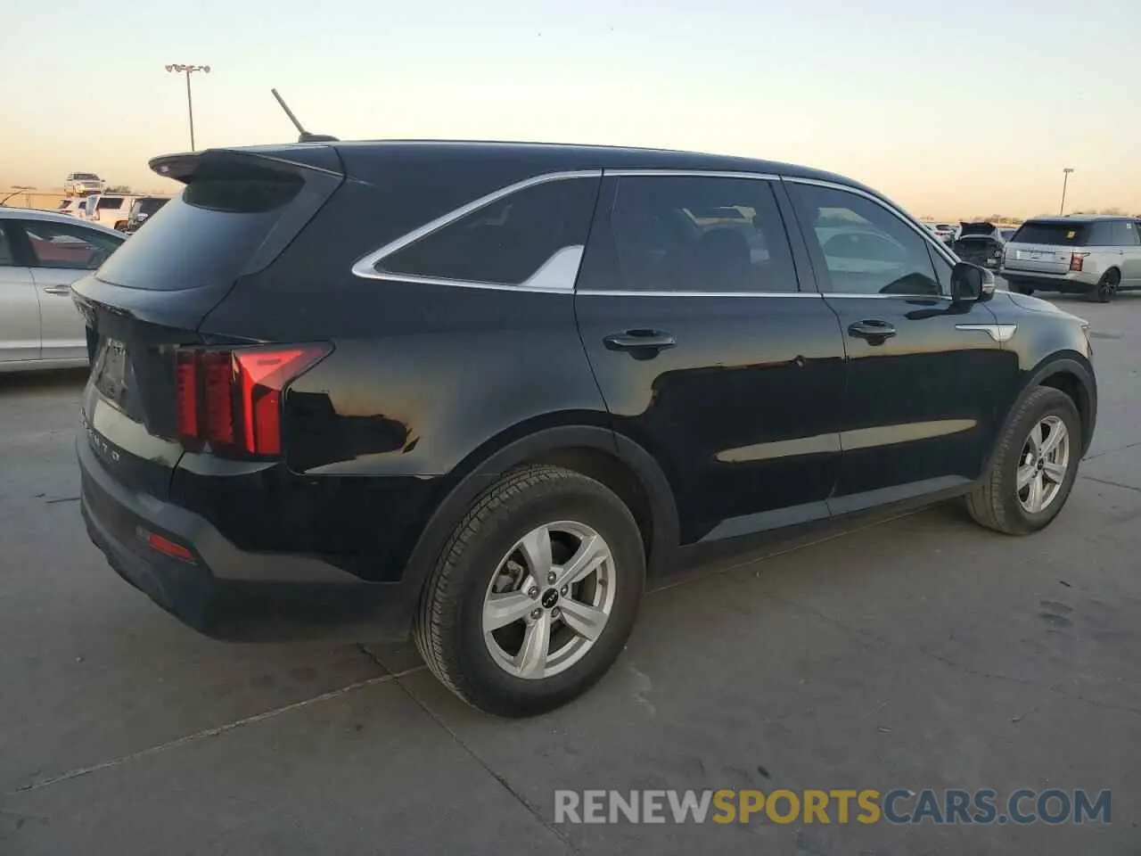 3 Photograph of a damaged car 5XYRG4LC9NG111552 KIA SORENTO 2022