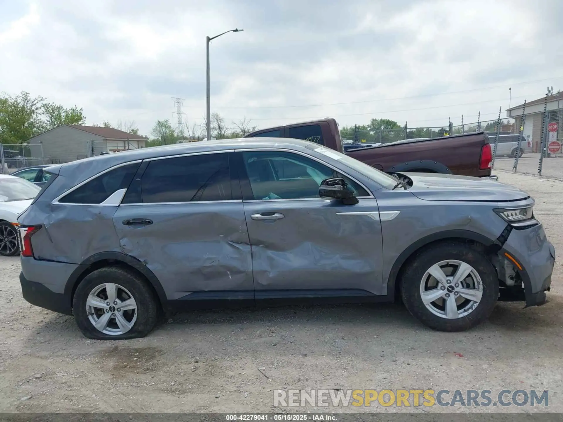 13 Photograph of a damaged car 5XYRG4LCXNG107106 KIA SORENTO 2022