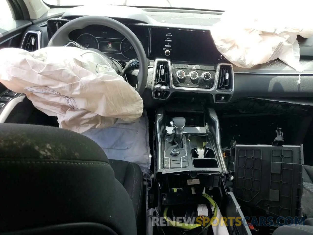 8 Photograph of a damaged car 5XYRG4LCXNG128554 KIA SORENTO 2022