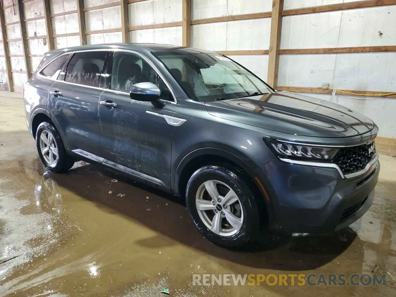 4 Photograph of a damaged car 5XYRGDLC6NG100458 KIA SORENTO 2022