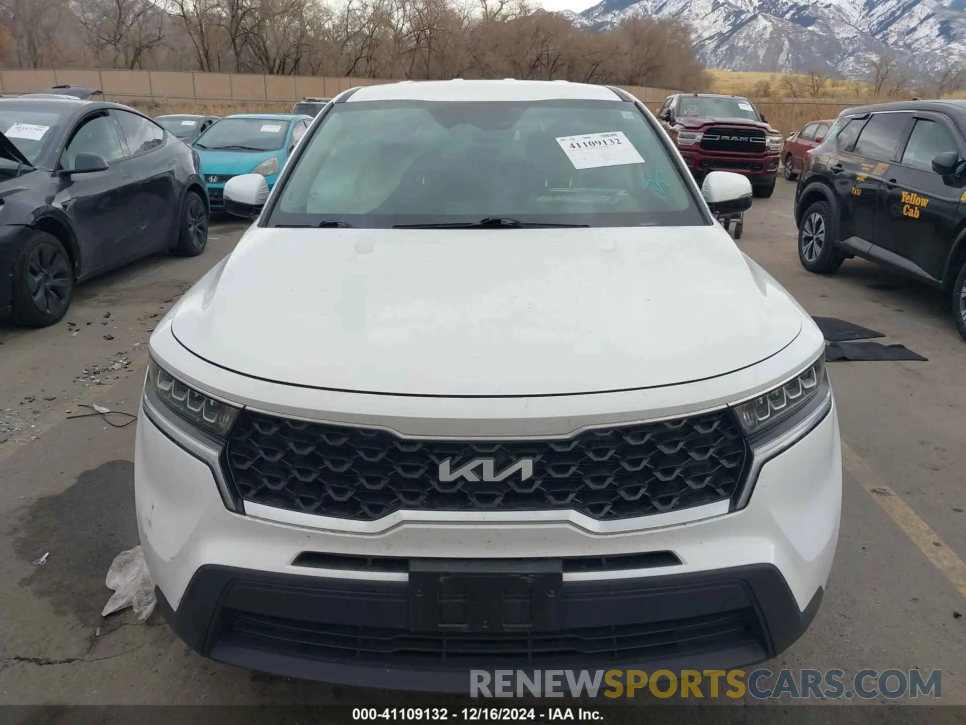 12 Photograph of a damaged car 5XYRGDLC8NG072405 KIA SORENTO 2022