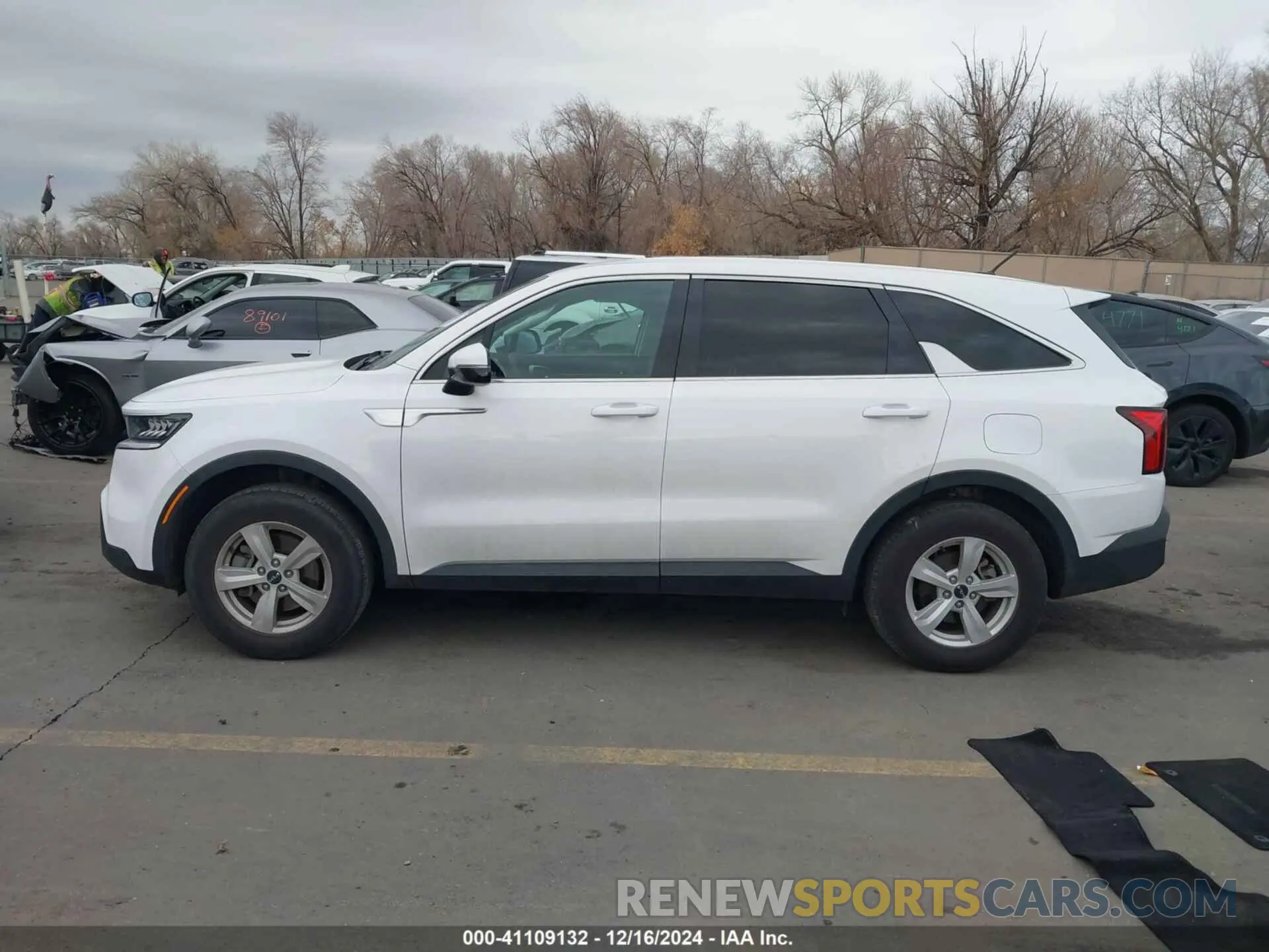 14 Photograph of a damaged car 5XYRGDLC8NG072405 KIA SORENTO 2022