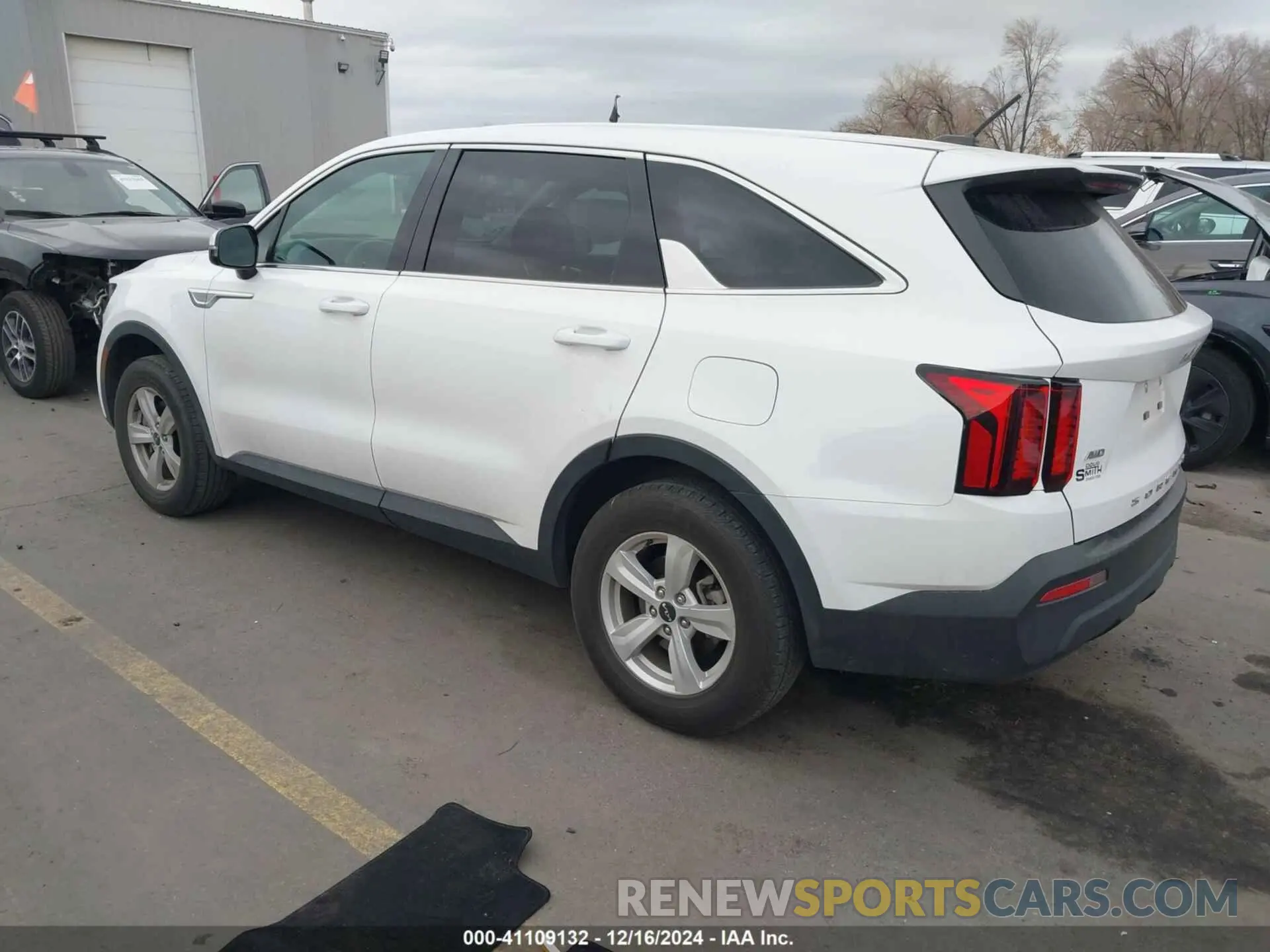 3 Photograph of a damaged car 5XYRGDLC8NG072405 KIA SORENTO 2022