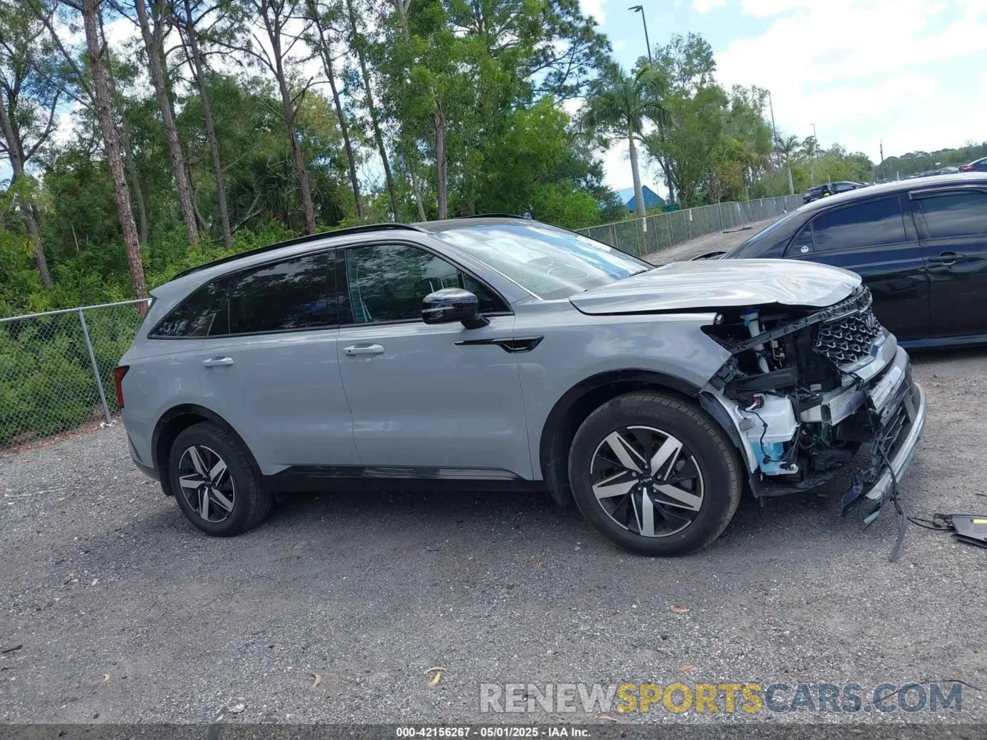 13 Photograph of a damaged car 5XYRH4LF9NG143960 KIA SORENTO 2022