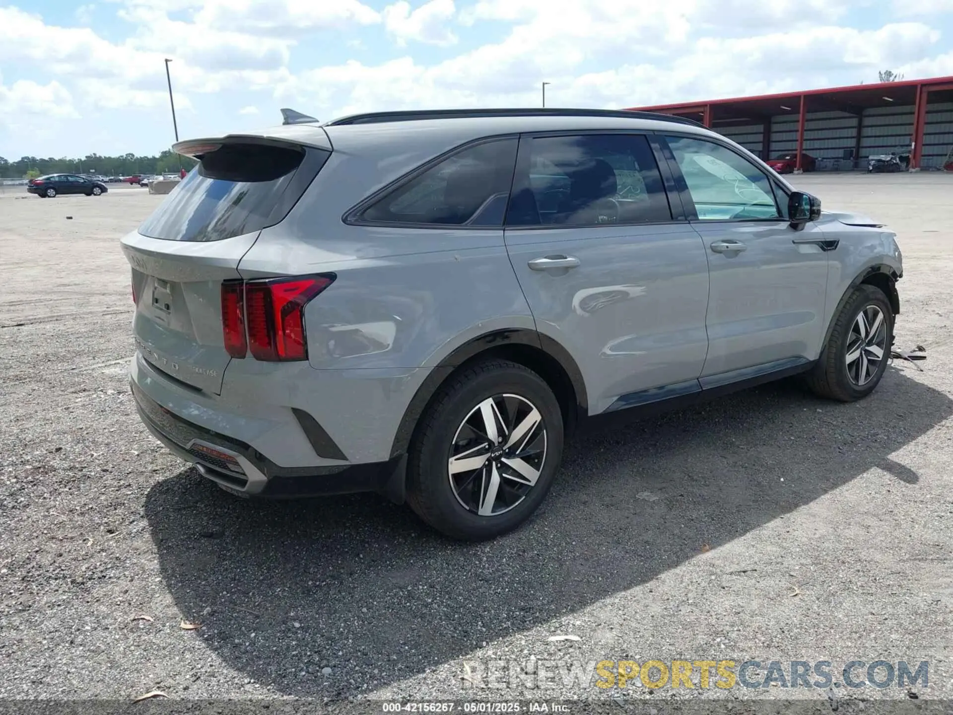 4 Photograph of a damaged car 5XYRH4LF9NG143960 KIA SORENTO 2022