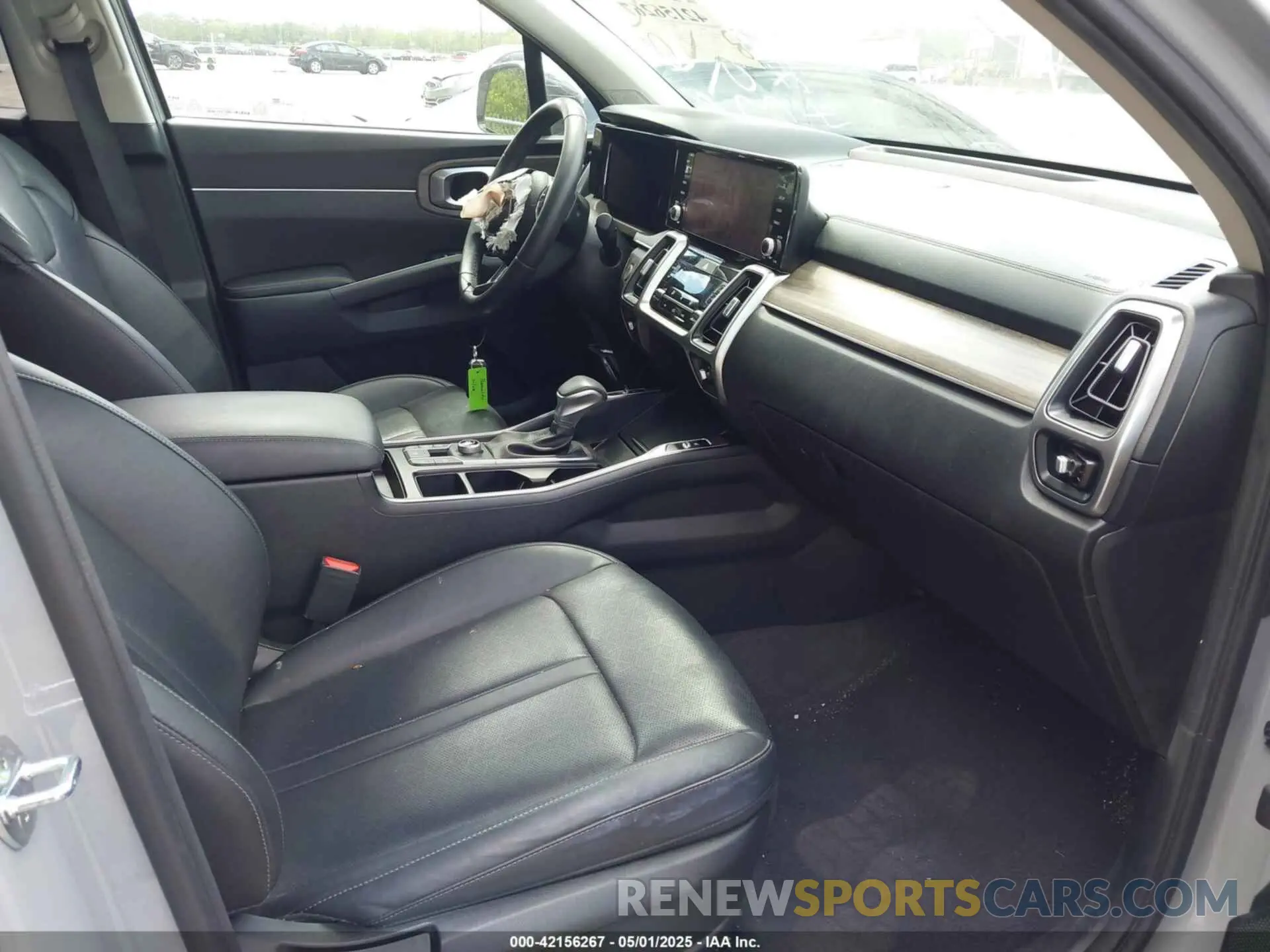 5 Photograph of a damaged car 5XYRH4LF9NG143960 KIA SORENTO 2022