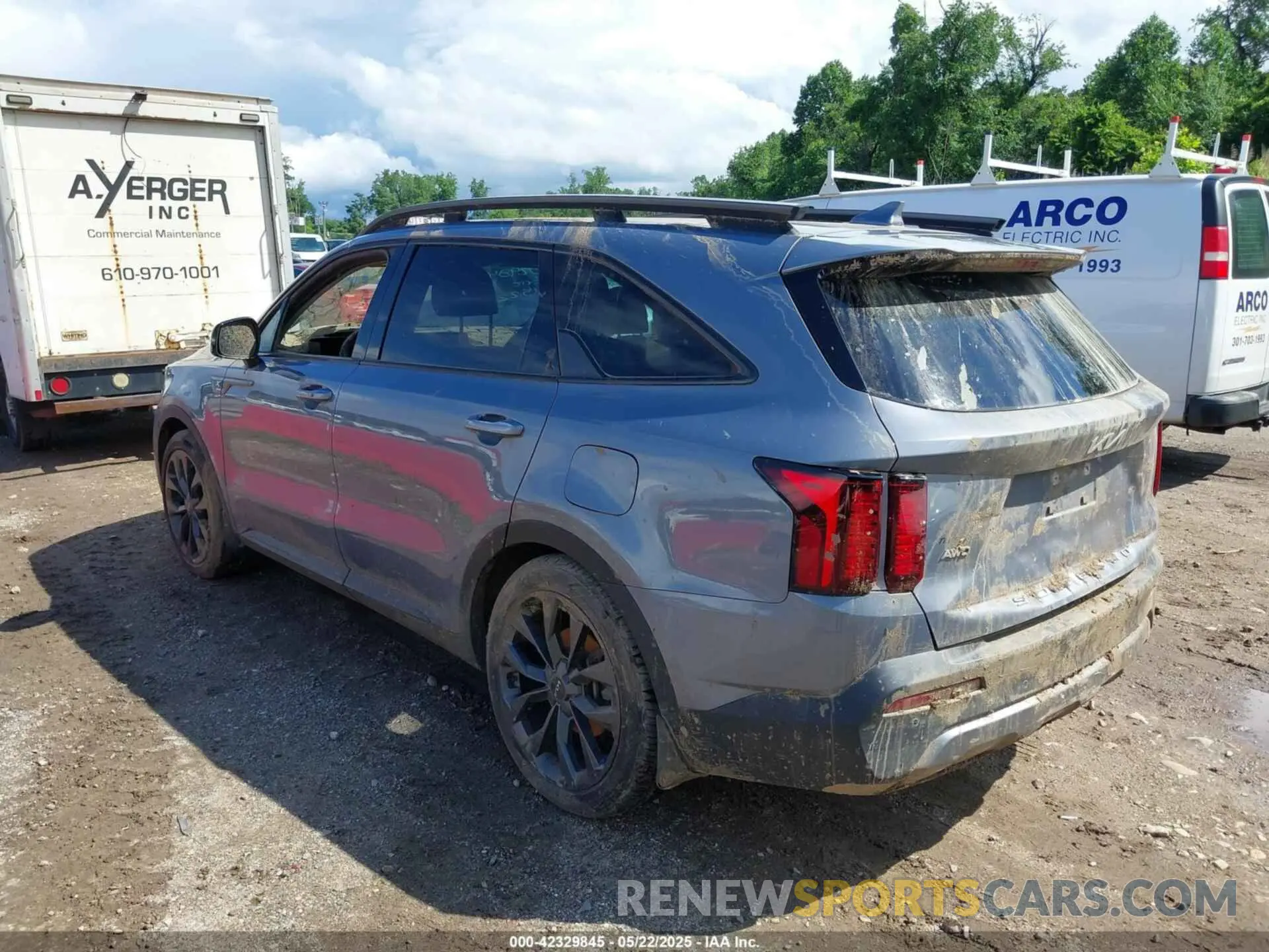 3 Photograph of a damaged car 5XYRHDLFXNG108778 KIA SORENTO 2022