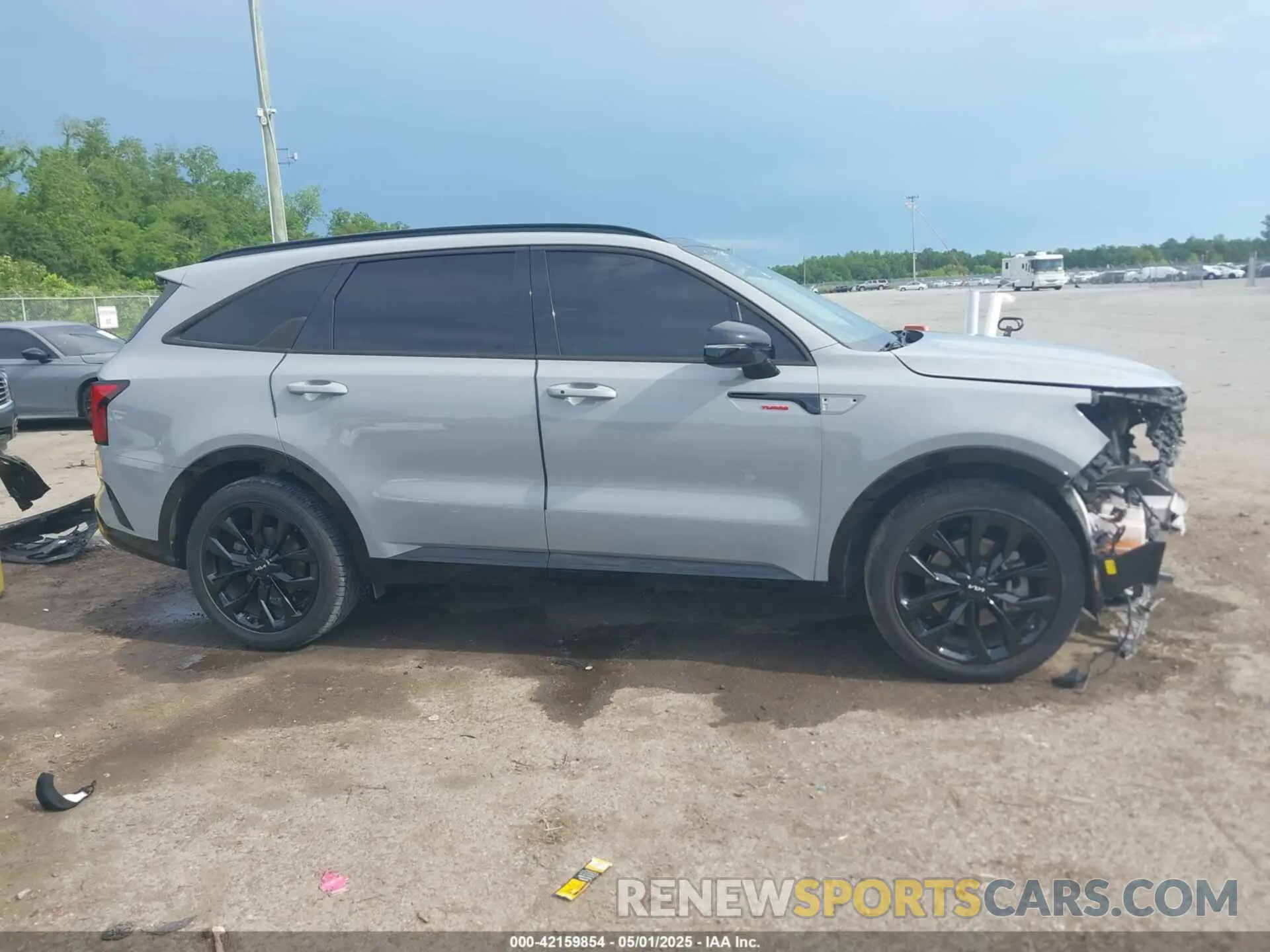 13 Photograph of a damaged car 5XYRK4LF1NG148278 KIA SORENTO 2022