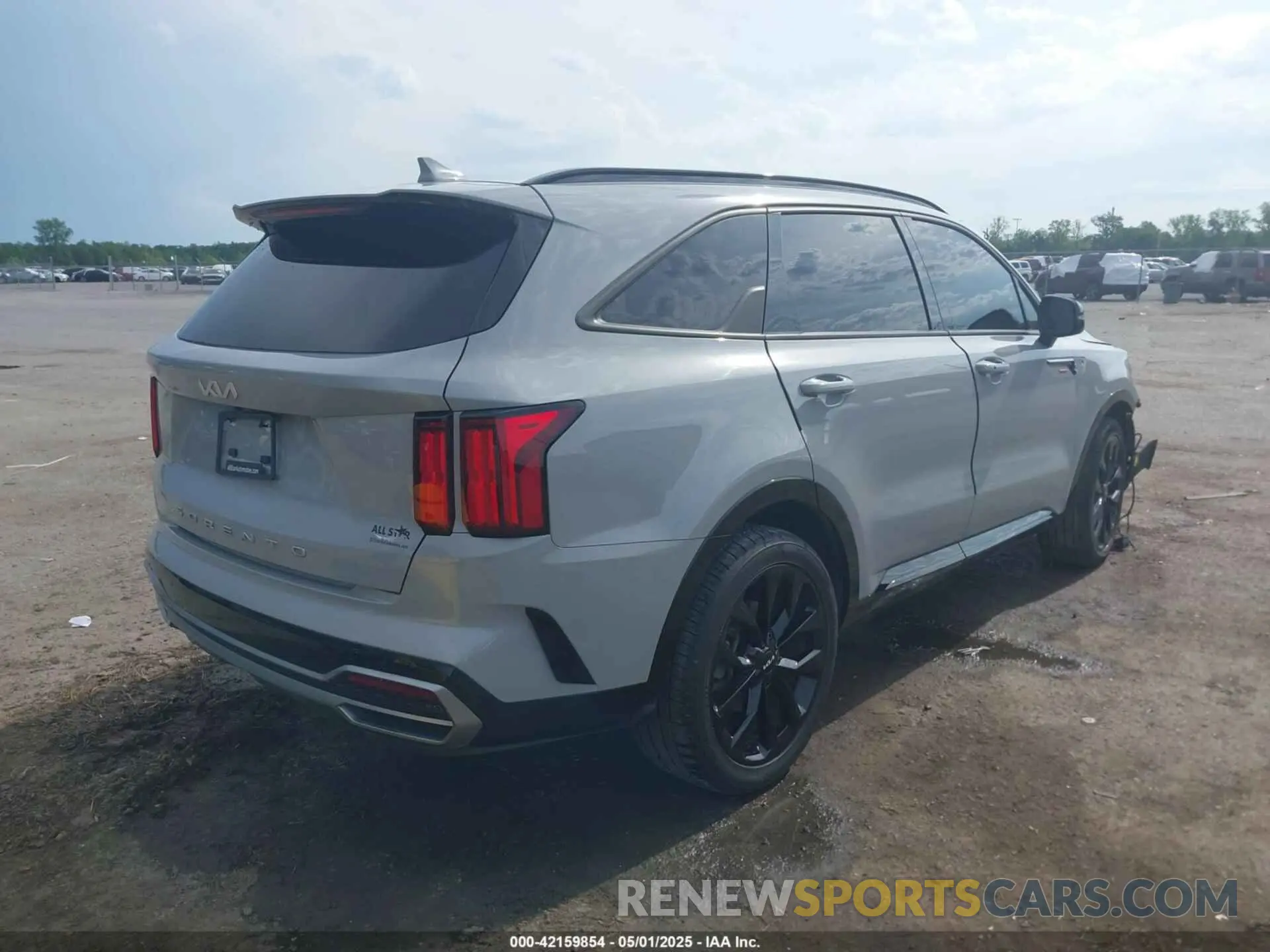 4 Photograph of a damaged car 5XYRK4LF1NG148278 KIA SORENTO 2022
