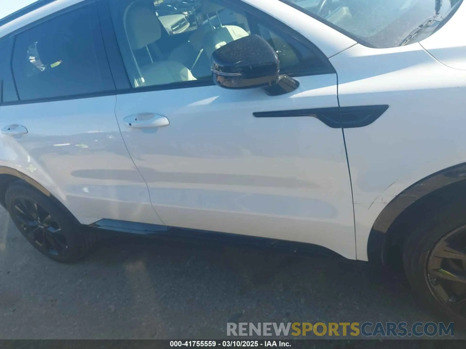 13 Photograph of a damaged car 5XYRK4LF3NG142644 KIA SORENTO 2022