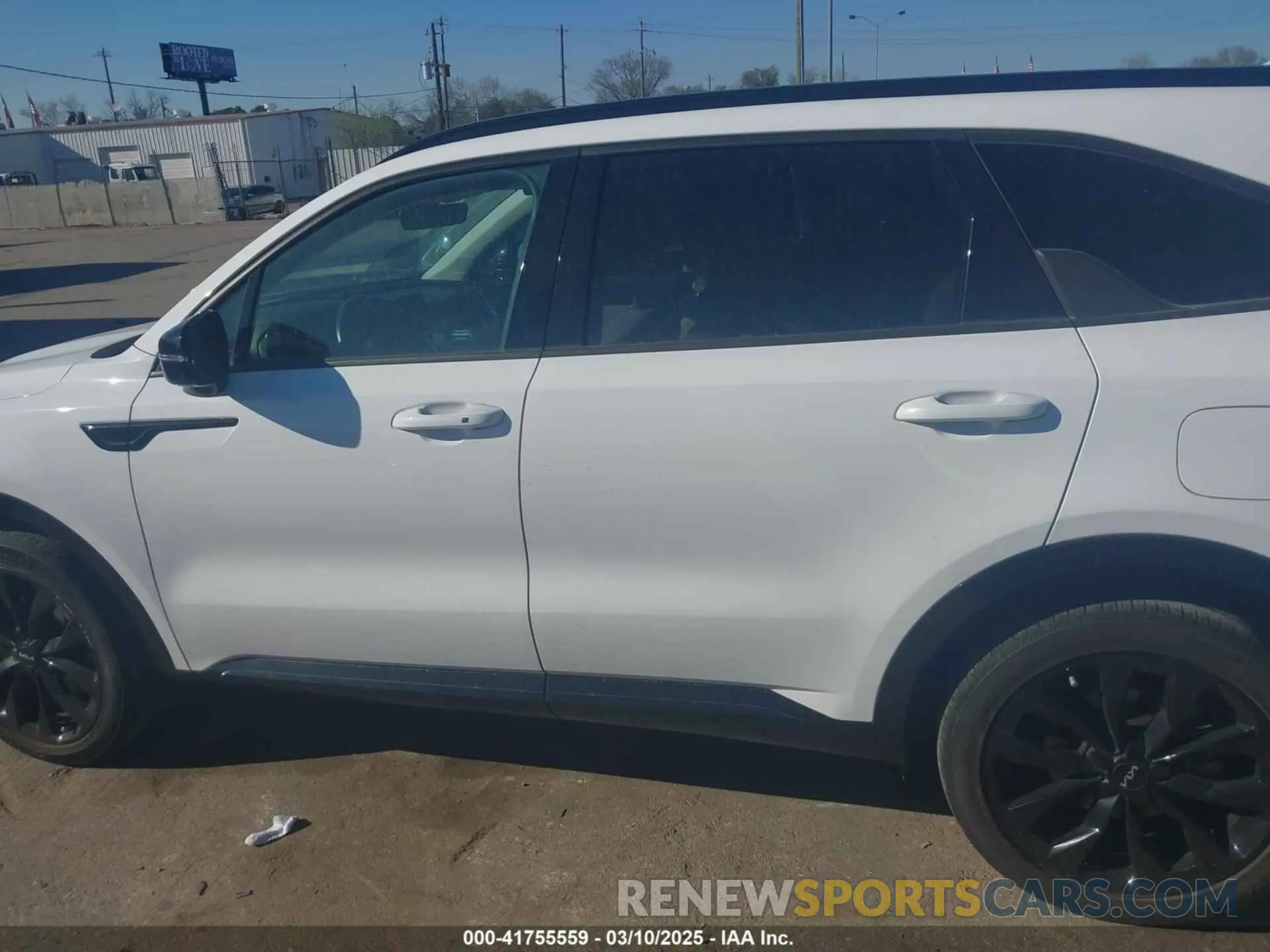 14 Photograph of a damaged car 5XYRK4LF3NG142644 KIA SORENTO 2022
