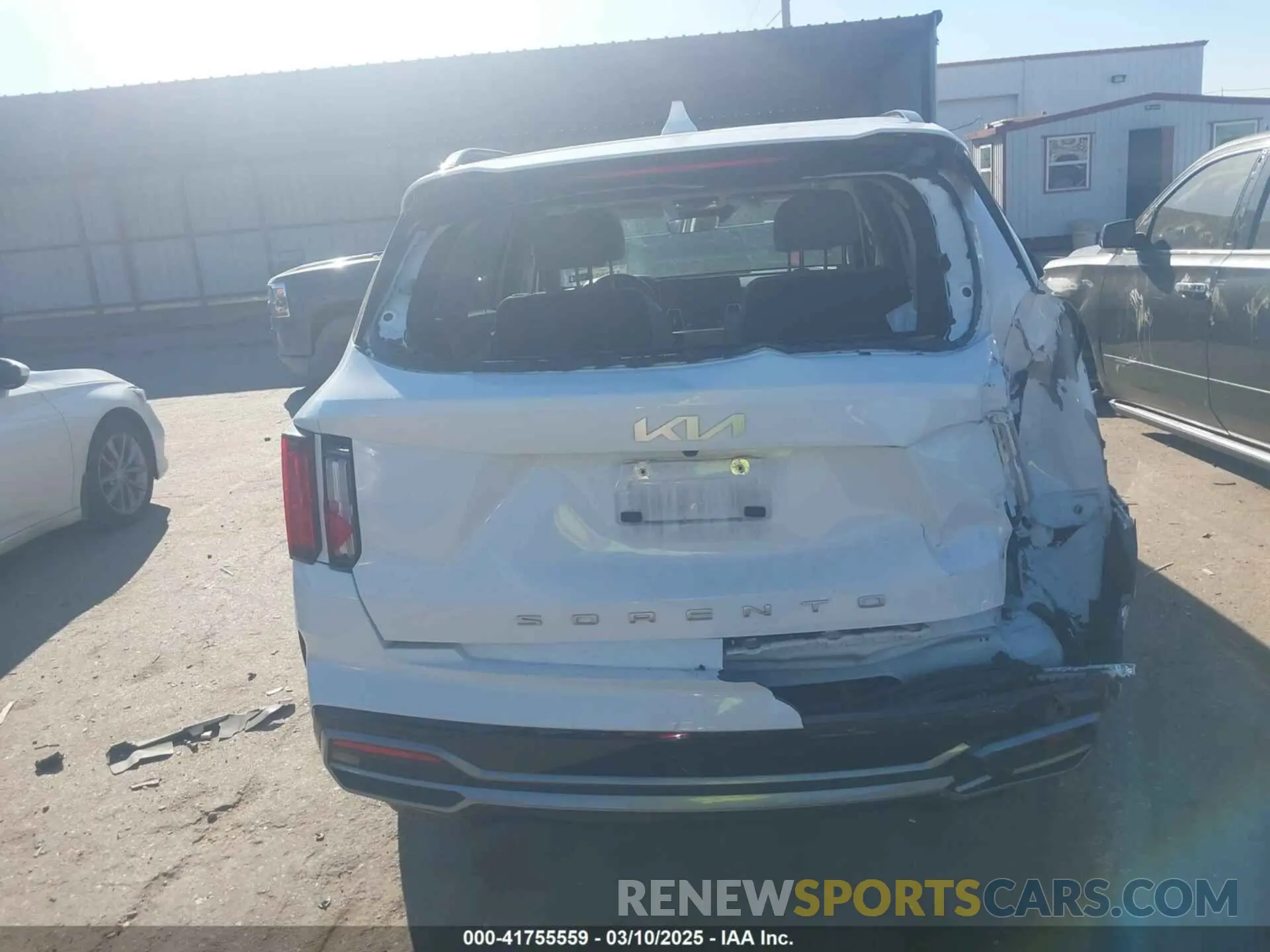 16 Photograph of a damaged car 5XYRK4LF3NG142644 KIA SORENTO 2022