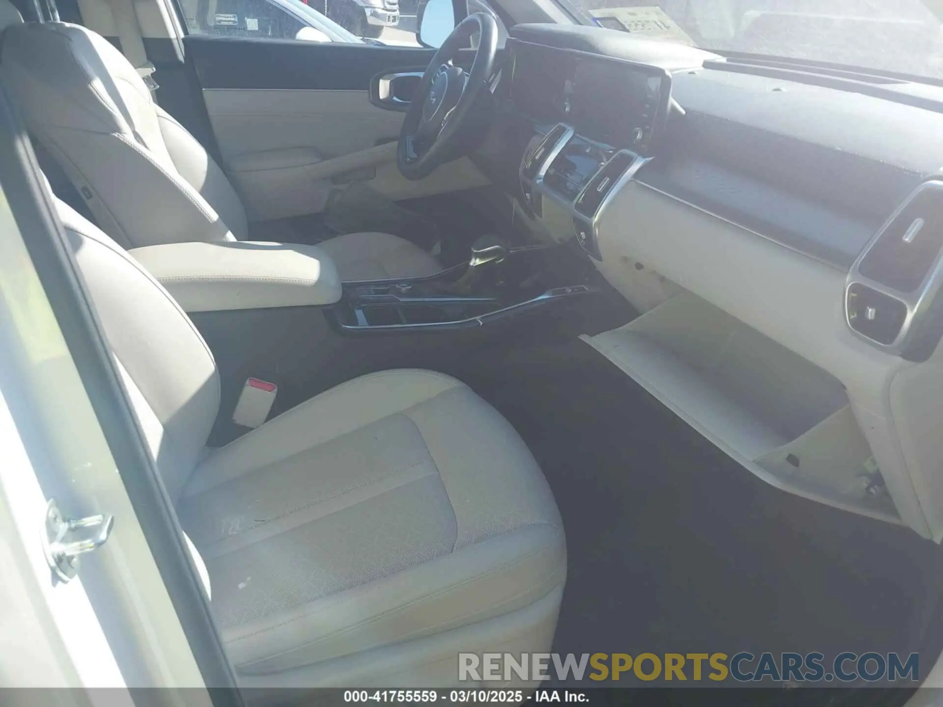 5 Photograph of a damaged car 5XYRK4LF3NG142644 KIA SORENTO 2022