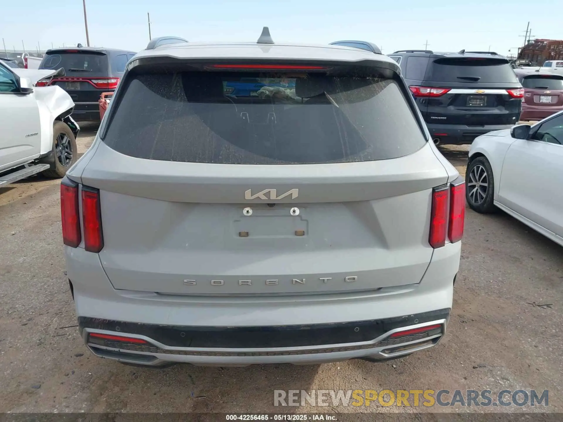 17 Photograph of a damaged car 5XYRK4LF8NG096339 KIA SORENTO 2022