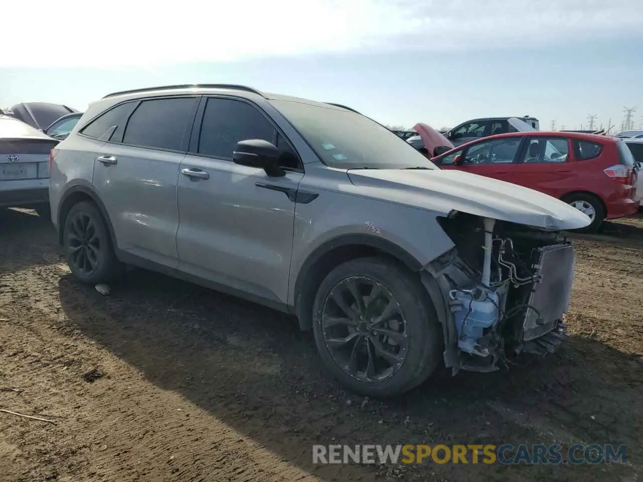 4 Photograph of a damaged car 5XYRK4LF8NG135821 KIA SORENTO 2022