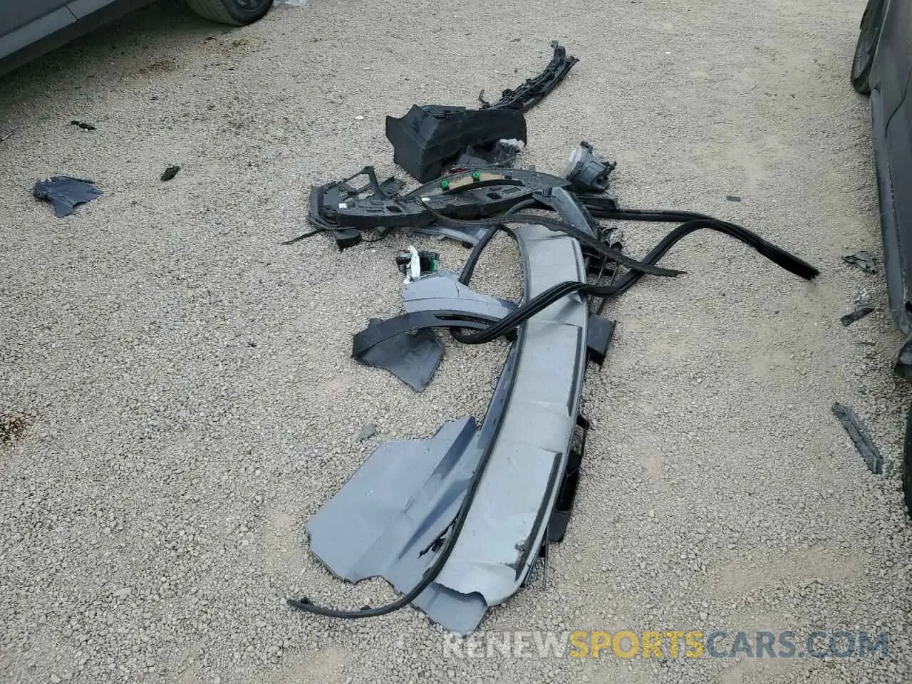 13 Photograph of a damaged car 5XYRKDLF0NG089398 KIA SORENTO 2022