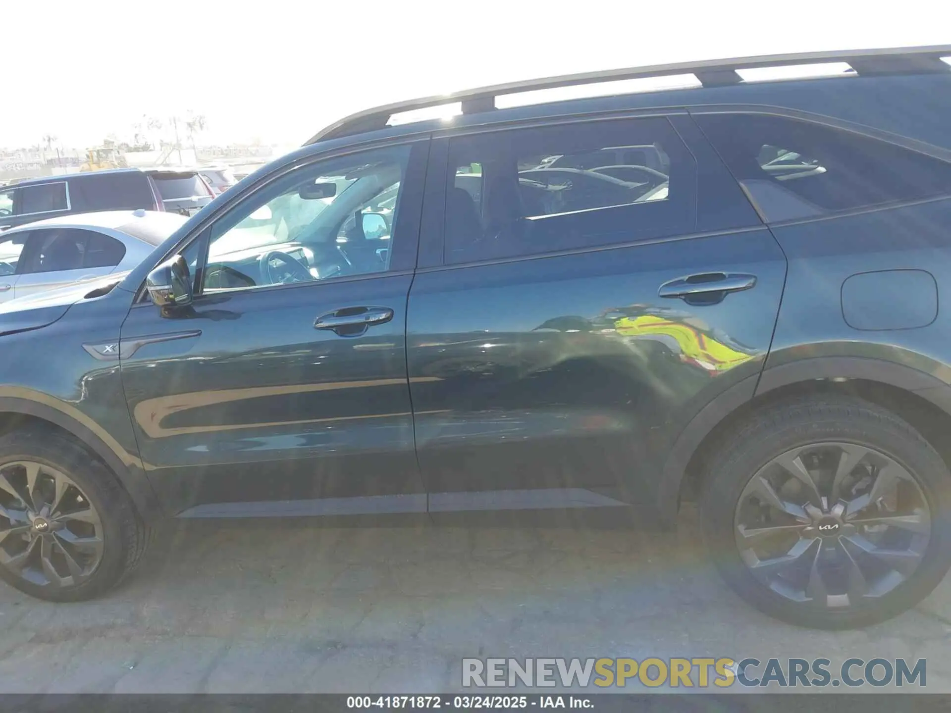 14 Photograph of a damaged car 5XYRKDLF1NG141704 KIA SORENTO 2022