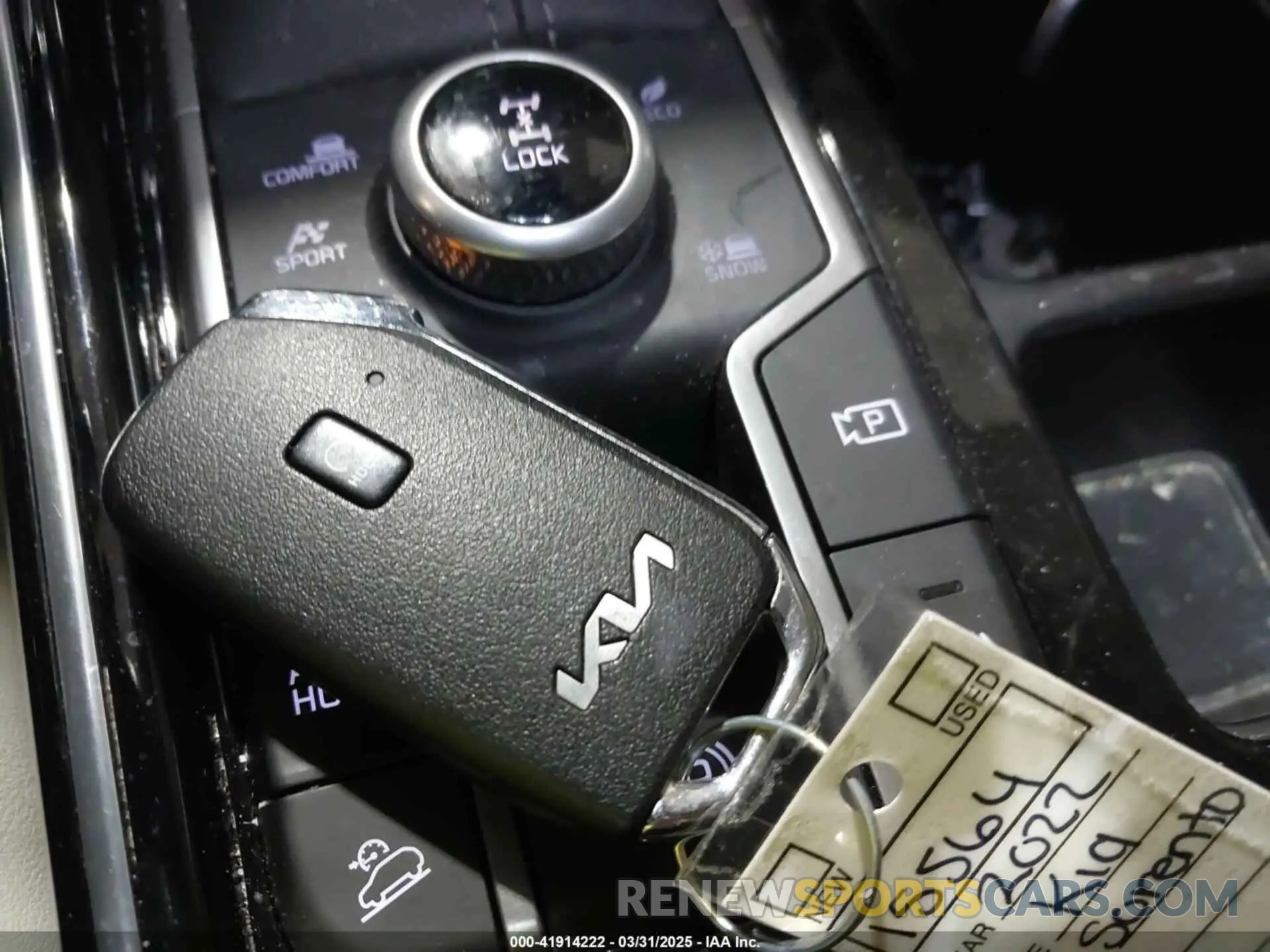 11 Photograph of a damaged car 5XYRKDLF3NG117906 KIA SORENTO 2022