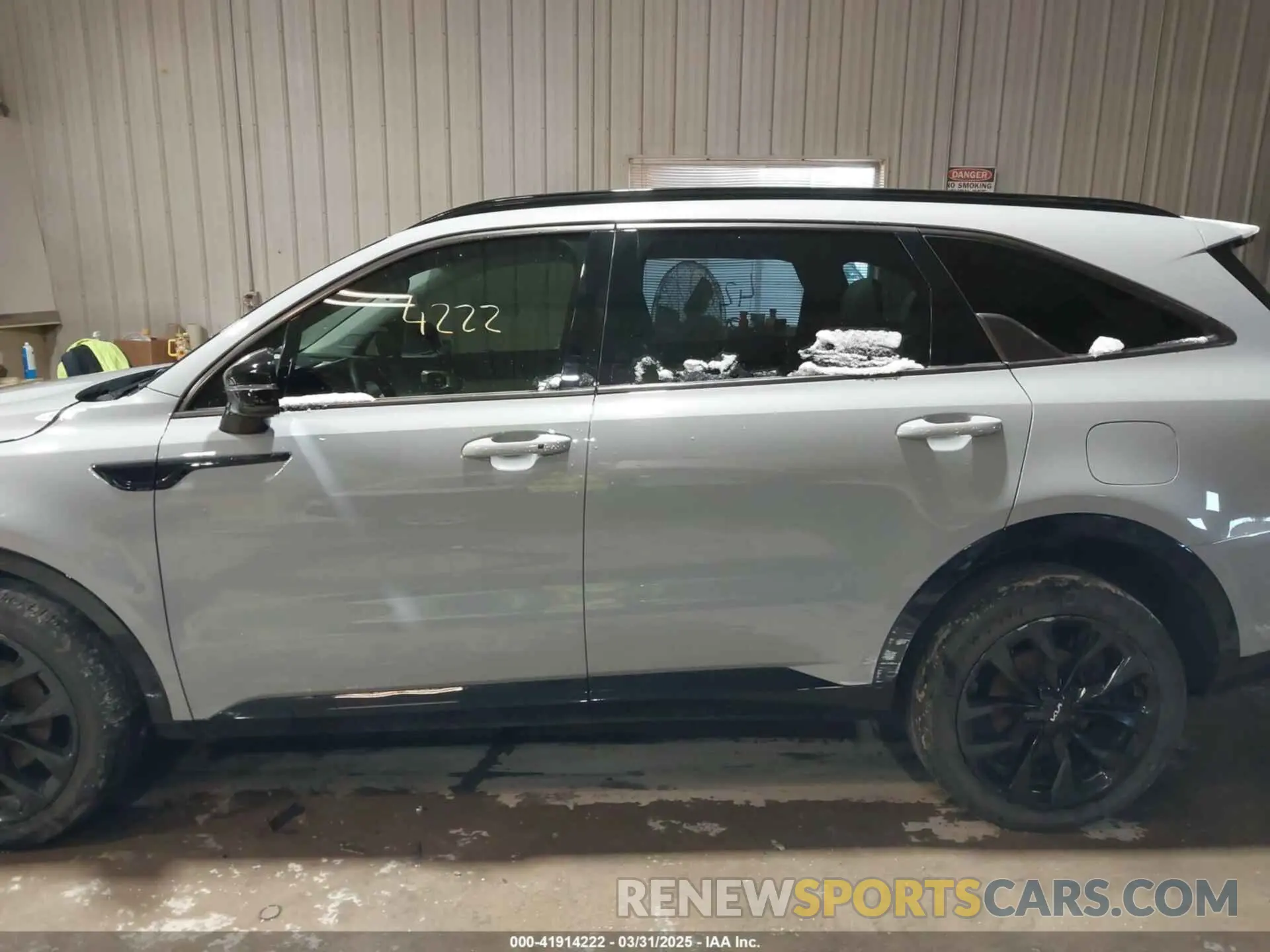 14 Photograph of a damaged car 5XYRKDLF3NG117906 KIA SORENTO 2022