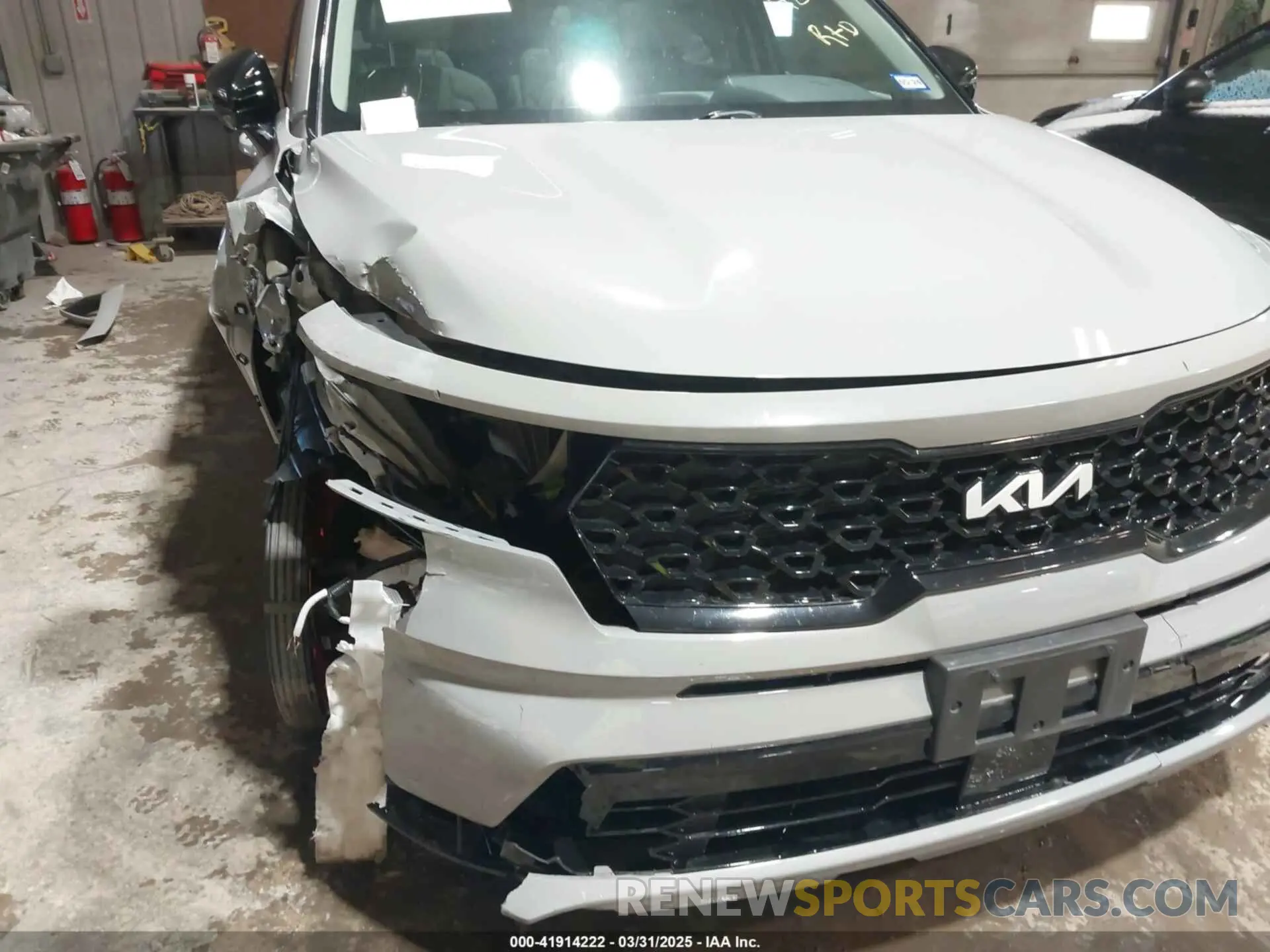 17 Photograph of a damaged car 5XYRKDLF3NG117906 KIA SORENTO 2022
