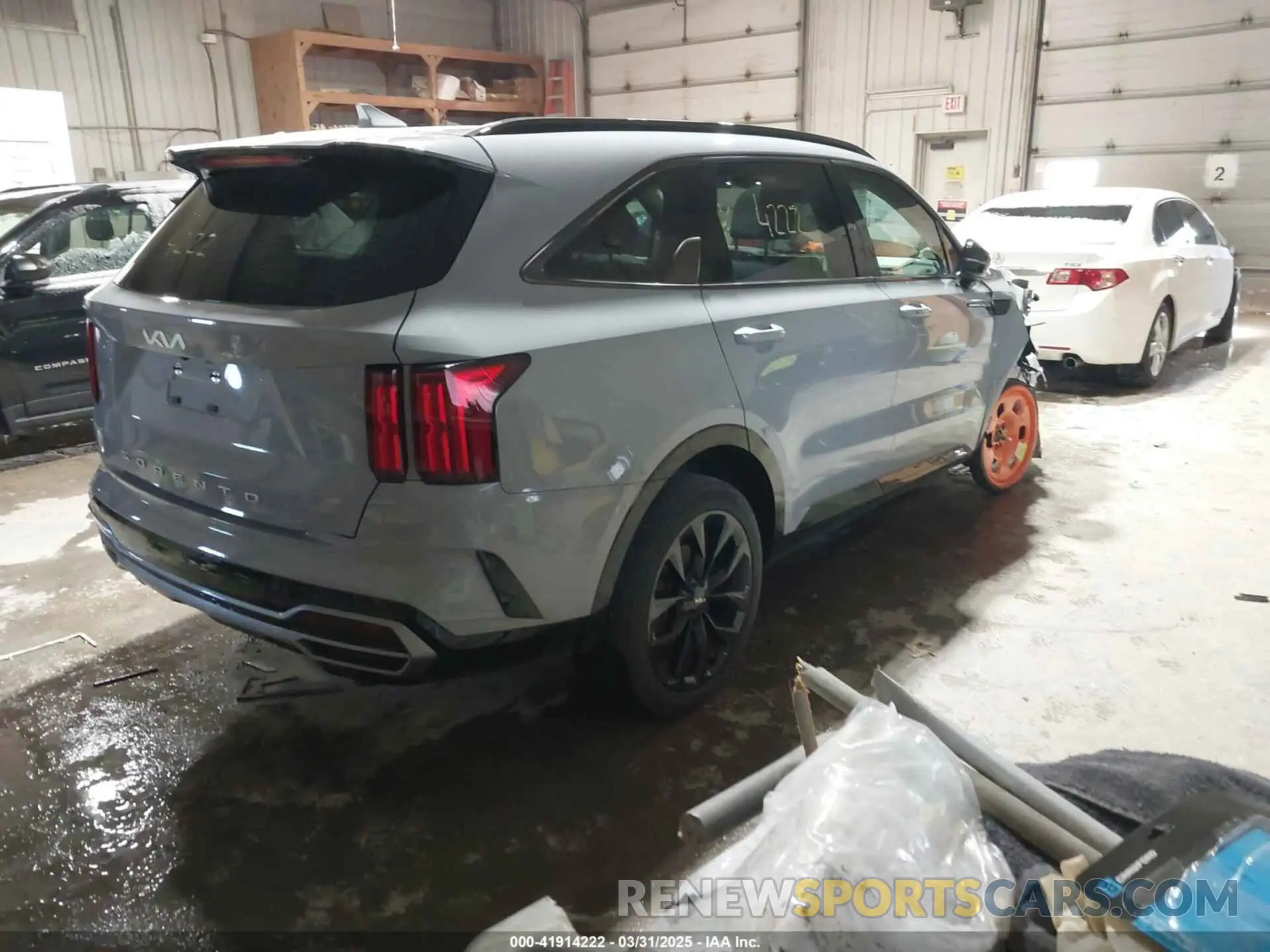 4 Photograph of a damaged car 5XYRKDLF3NG117906 KIA SORENTO 2022