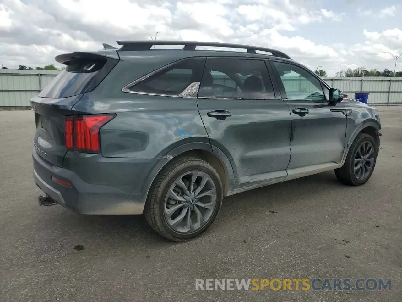 3 Photograph of a damaged car 5XYRKDLF4NG093700 KIA SORENTO 2022